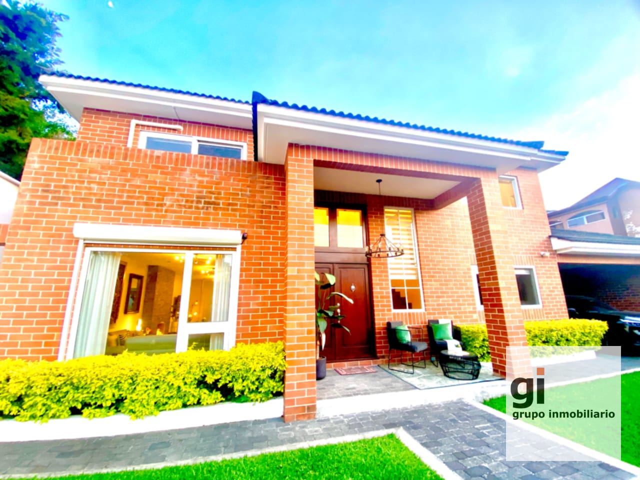 Preciosa Casa en Venta en Zona 16 — Casa en Venta en Jardines de San Isidro, Zona 16, Guatemala, Ciudad — foto 1 de 17