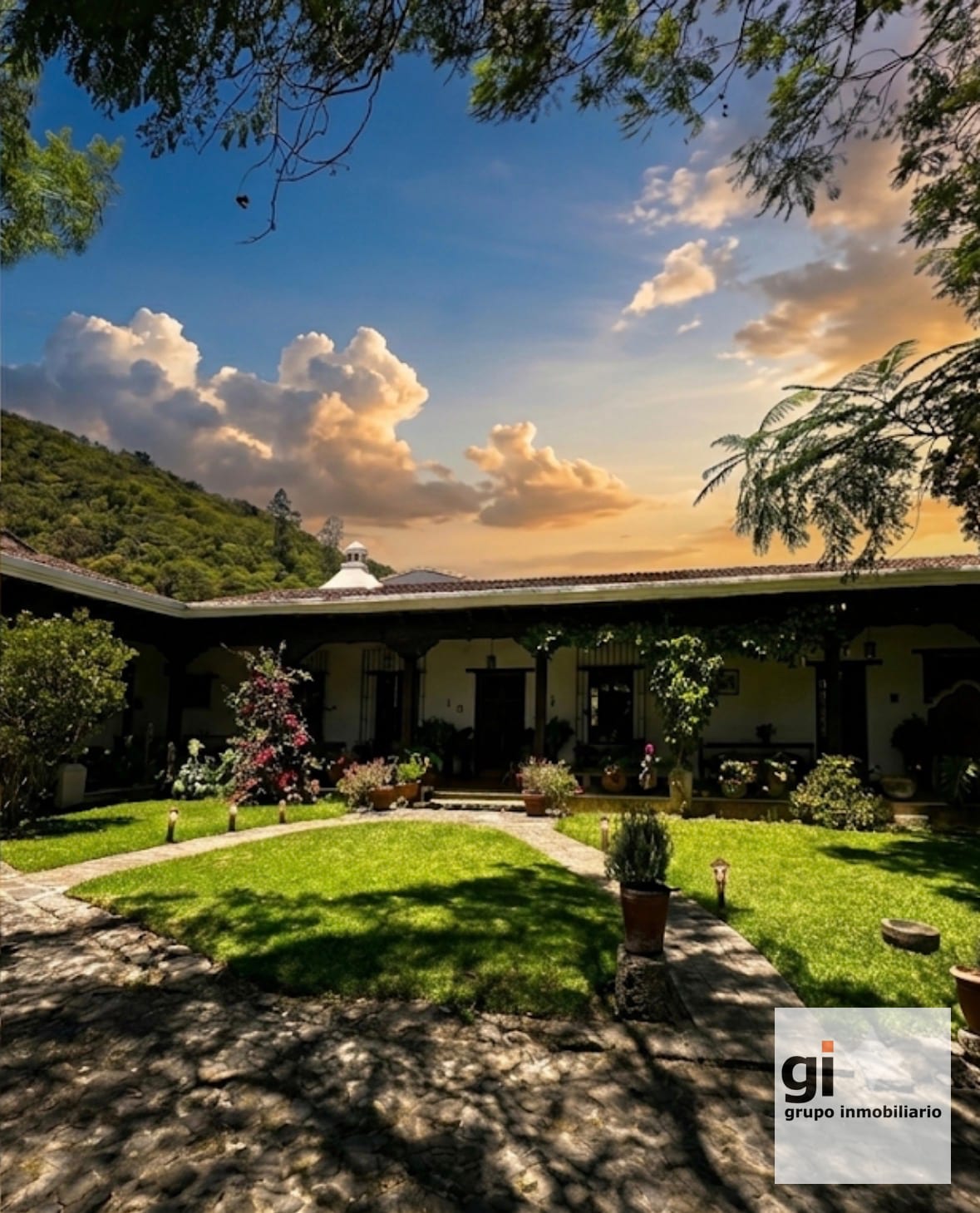 Casa en Casco de Antigua Guatemala. Terreno Grande — Casa en Venta en Antigua, Sacatepéquez — foto 1 de 11