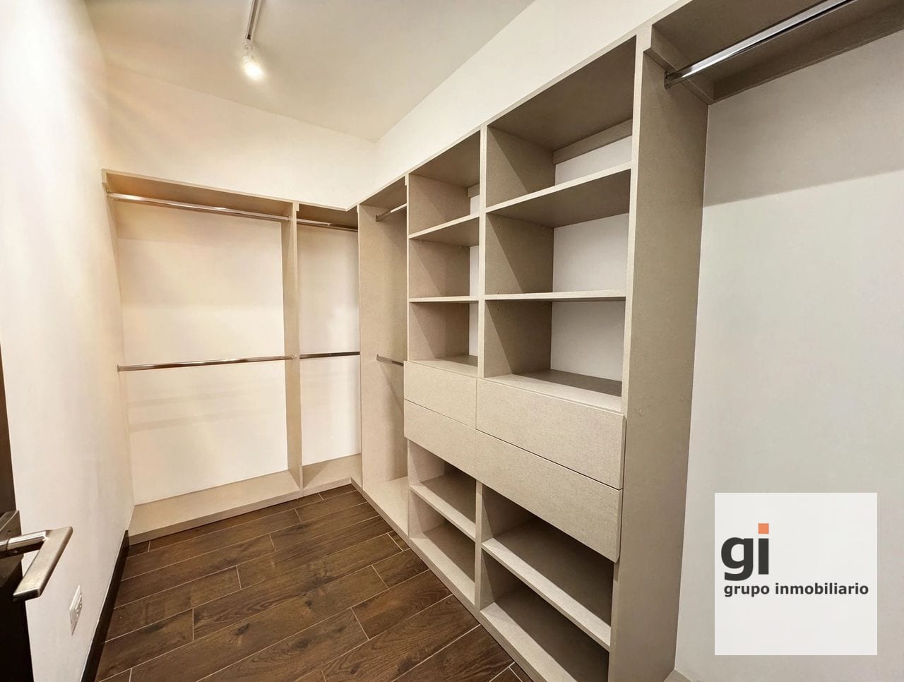 Apartamento de 2 dormitorios en alquiler sobre Diagonal 6, zona 10 — Apartamento en Alquiler en Zona 10, Guatemala, Ciudad — foto 8 de 15
