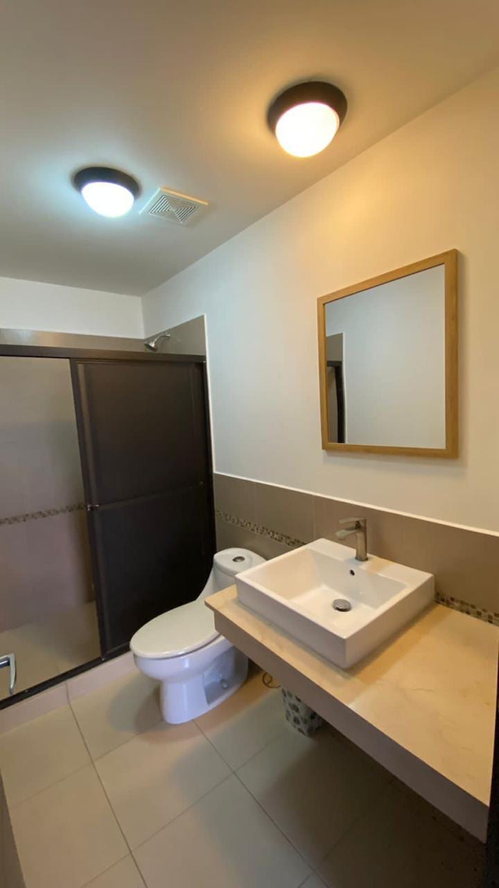 Apartamento en renta Catania zona 14 — Apartamento en Alquiler en Catania, Zona 14, Guatemala, Ciudad — foto 9 de 10