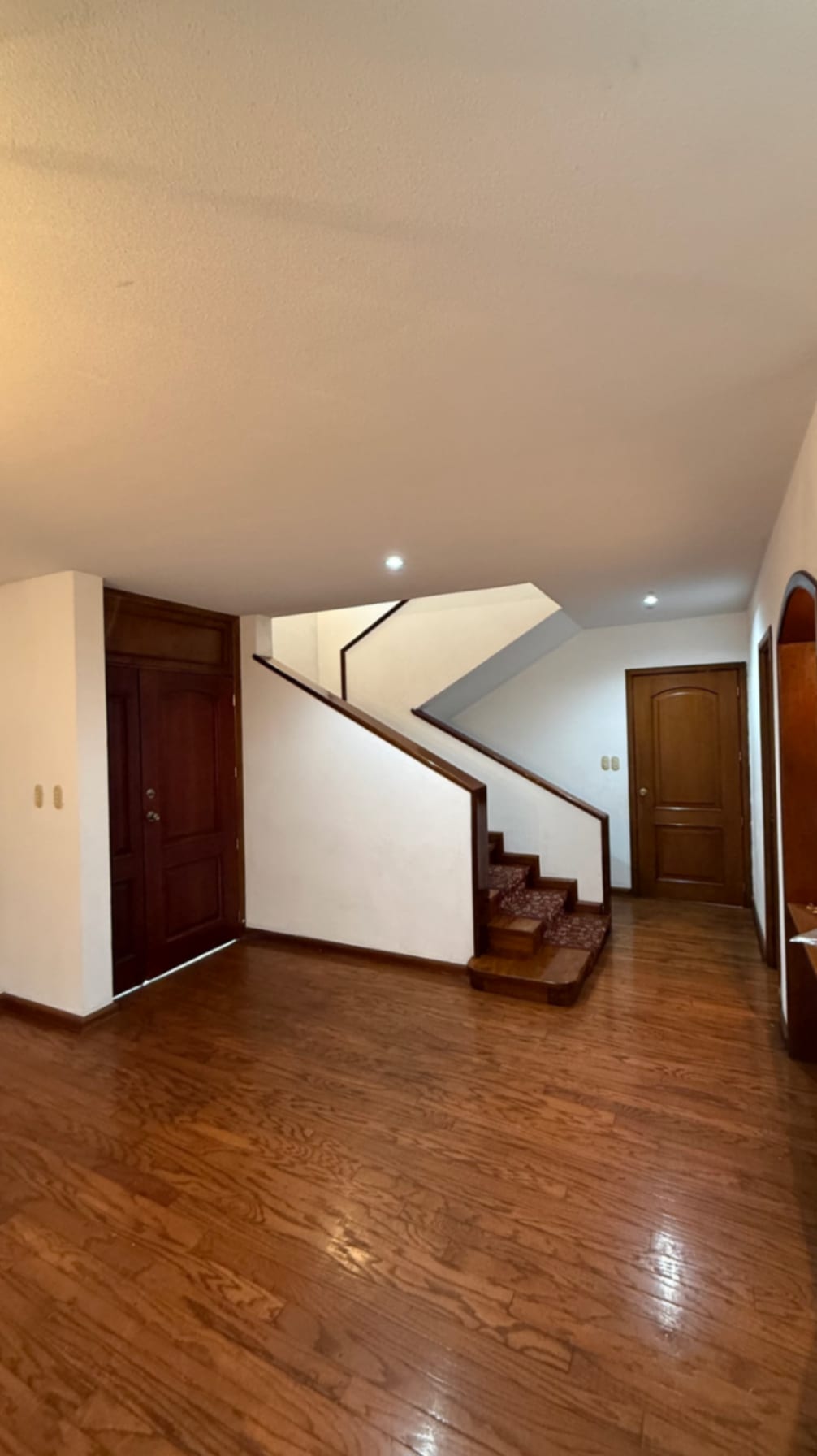 Casa en renta dentro de condominio zona 14 — Casa en Alquiler en Zona 14, Guatemala, Ciudad — foto 3 de 16