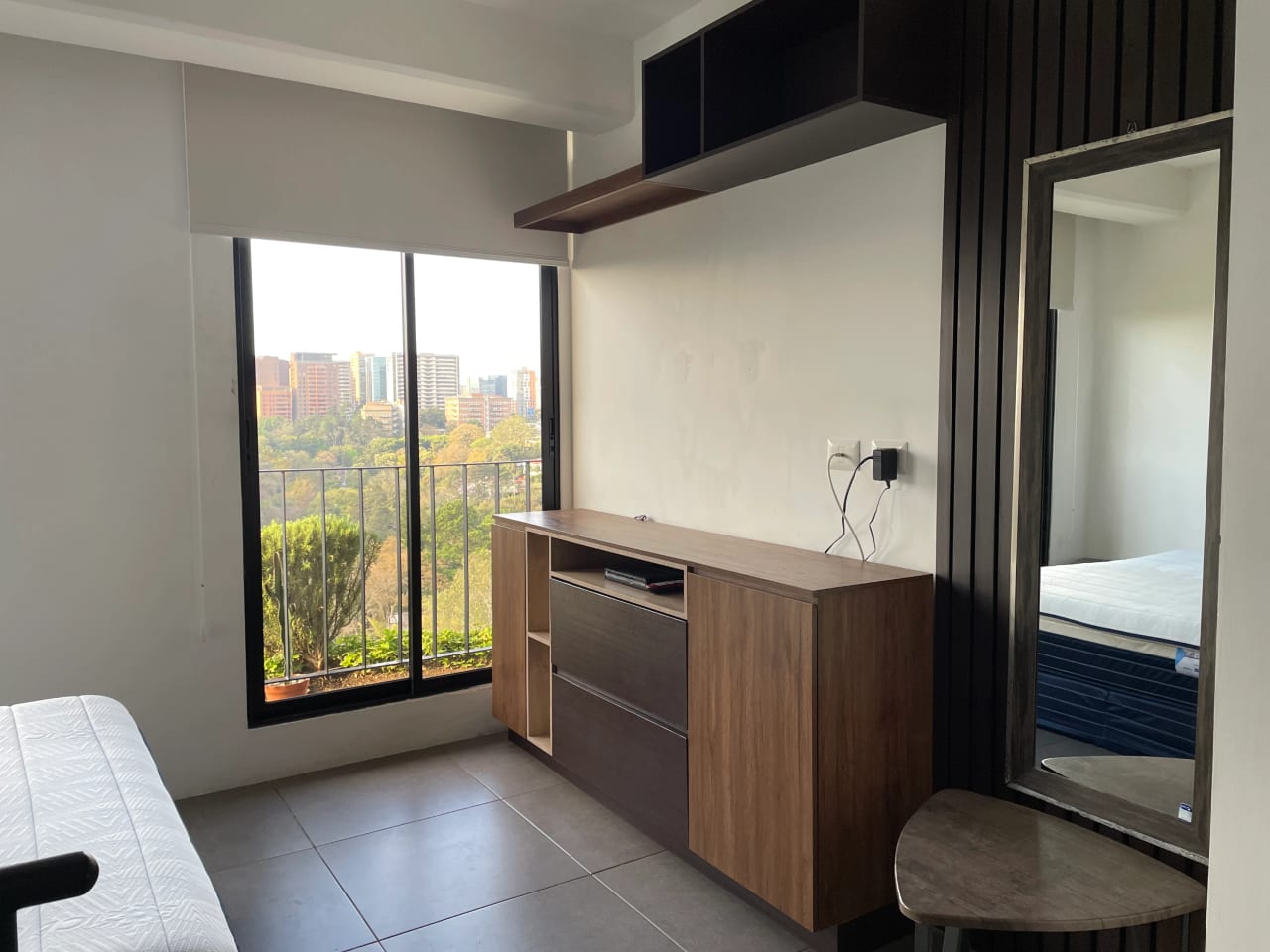 Lindo Loft Amueblado con Terraza en zona 10 — Apartamento en Alquiler en Ciudad Vieja, Zona 10, Guatemala, Ciudad — foto 5 de 14