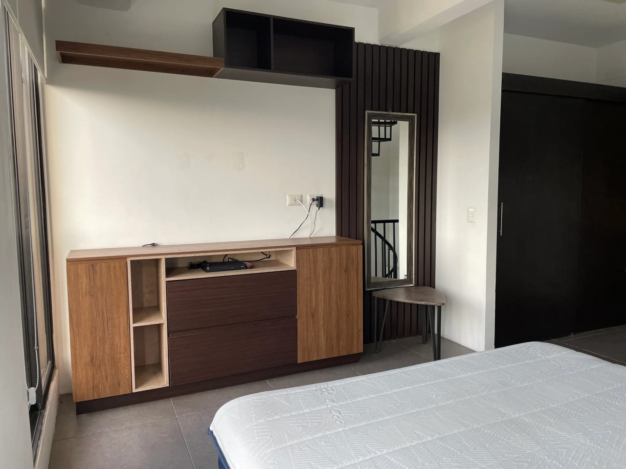 Lindo Loft Amueblado con Terraza en zona 10 — Apartamento en Alquiler en Ciudad Vieja, Zona 10, Guatemala, Ciudad — foto 6 de 14