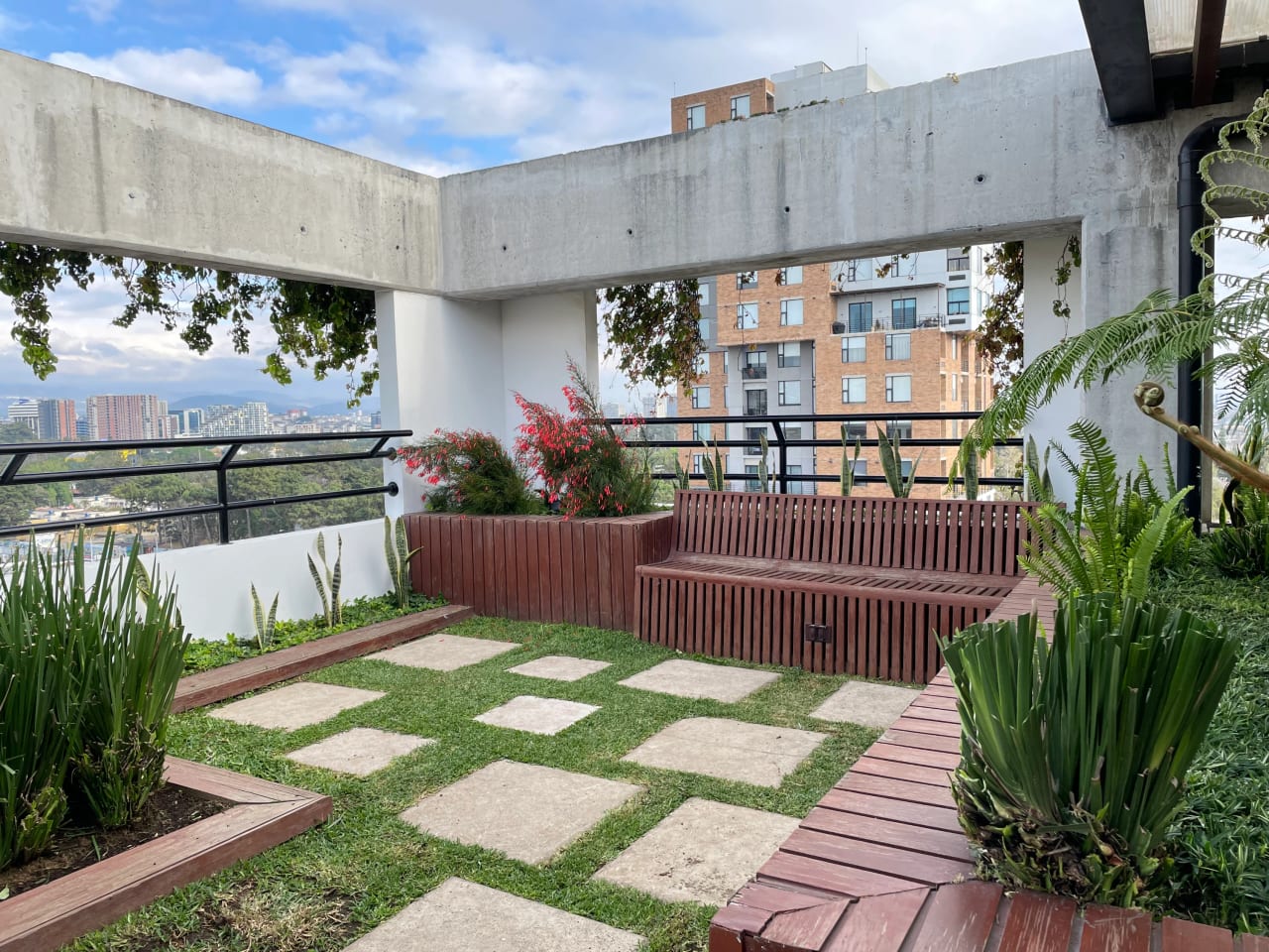 Lindo Apartamento Amueblado con Jardin — Apartamento en Alquiler en Ciudad Vieja, Zona 10, Guatemala, Ciudad — foto 13 de 14