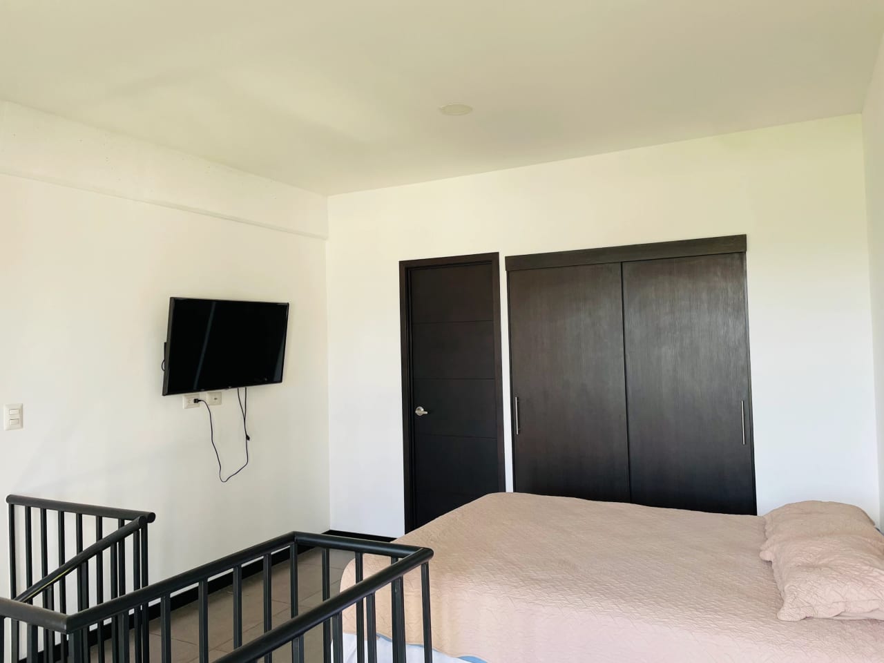 Apartamento de 1 Habitación con Jardín en zona 10 — Apartamento en Alquiler en Ciudad Vieja, Zona 10, Guatemala, Ciudad — foto 9 de 14