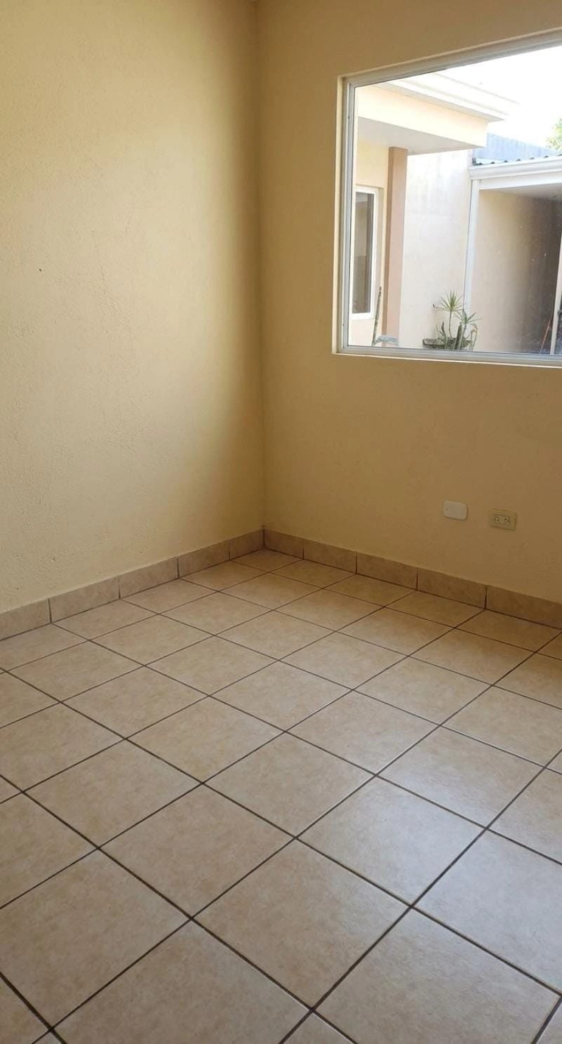 Casa en Alquiler en Residencial dentro de garita en zona 16 — Casa en Alquiler en MonteSolar, Zona 16, Guatemala, Ciudad — foto 11 de 12