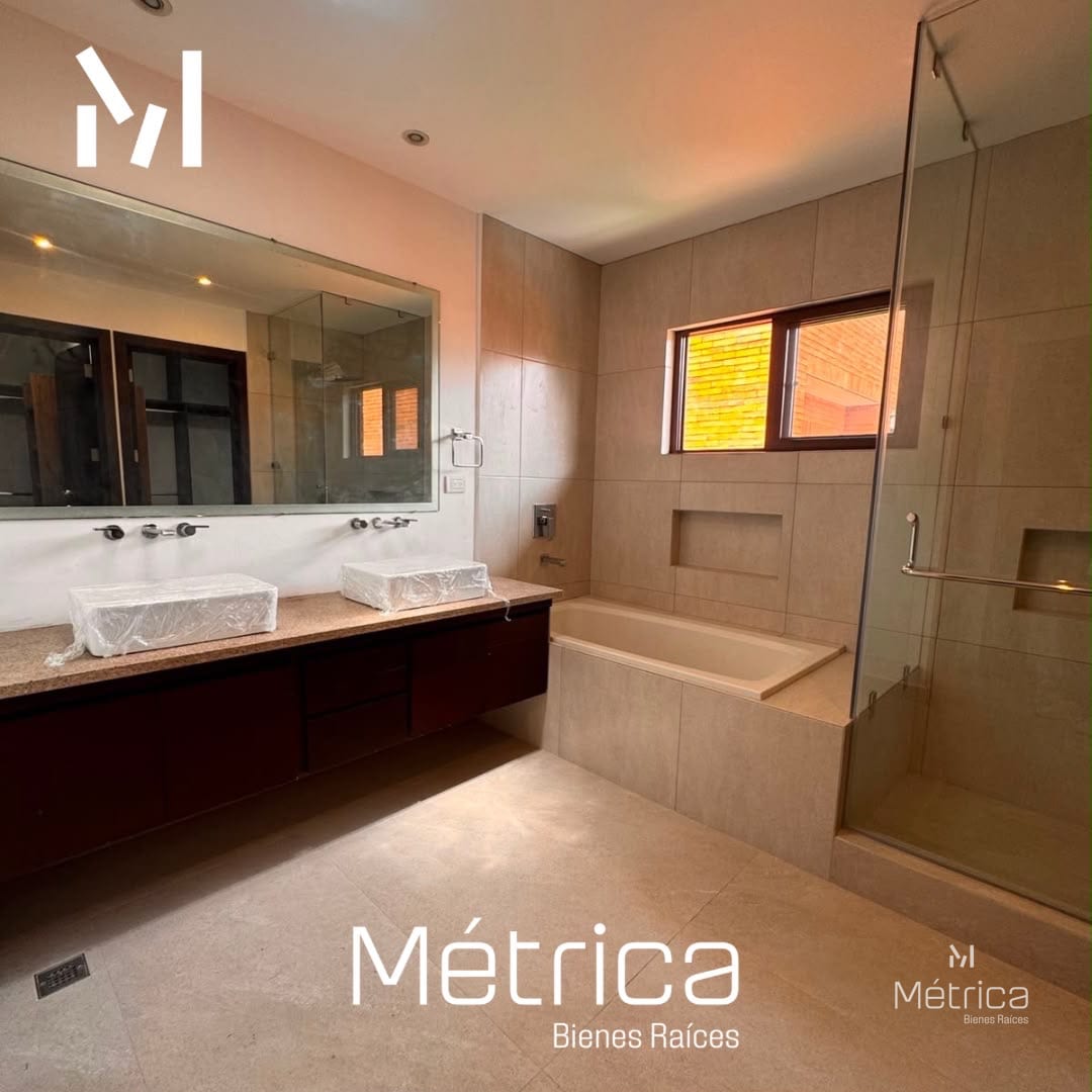 Casa en renta con remodelación Condominio La Joya zona 10 — Casa en Alquiler en Zona 10, Guatemala, Ciudad — foto 9 de 11