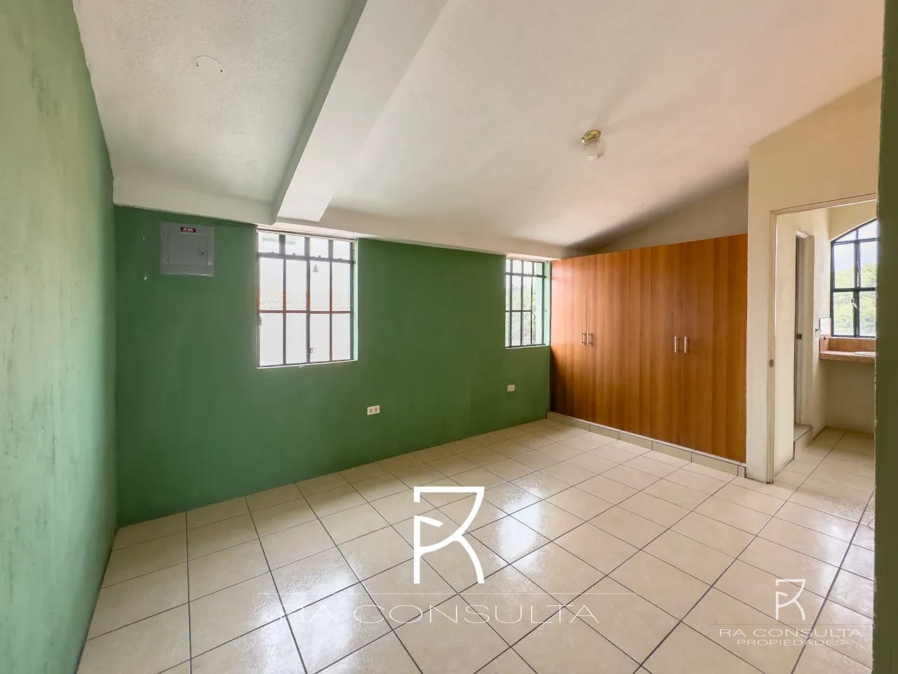 Casa Grande en San Cristóbal con 2 Apartamentos — Casa en Venta en all, Guatemala, Ciudad — foto 6 de 10