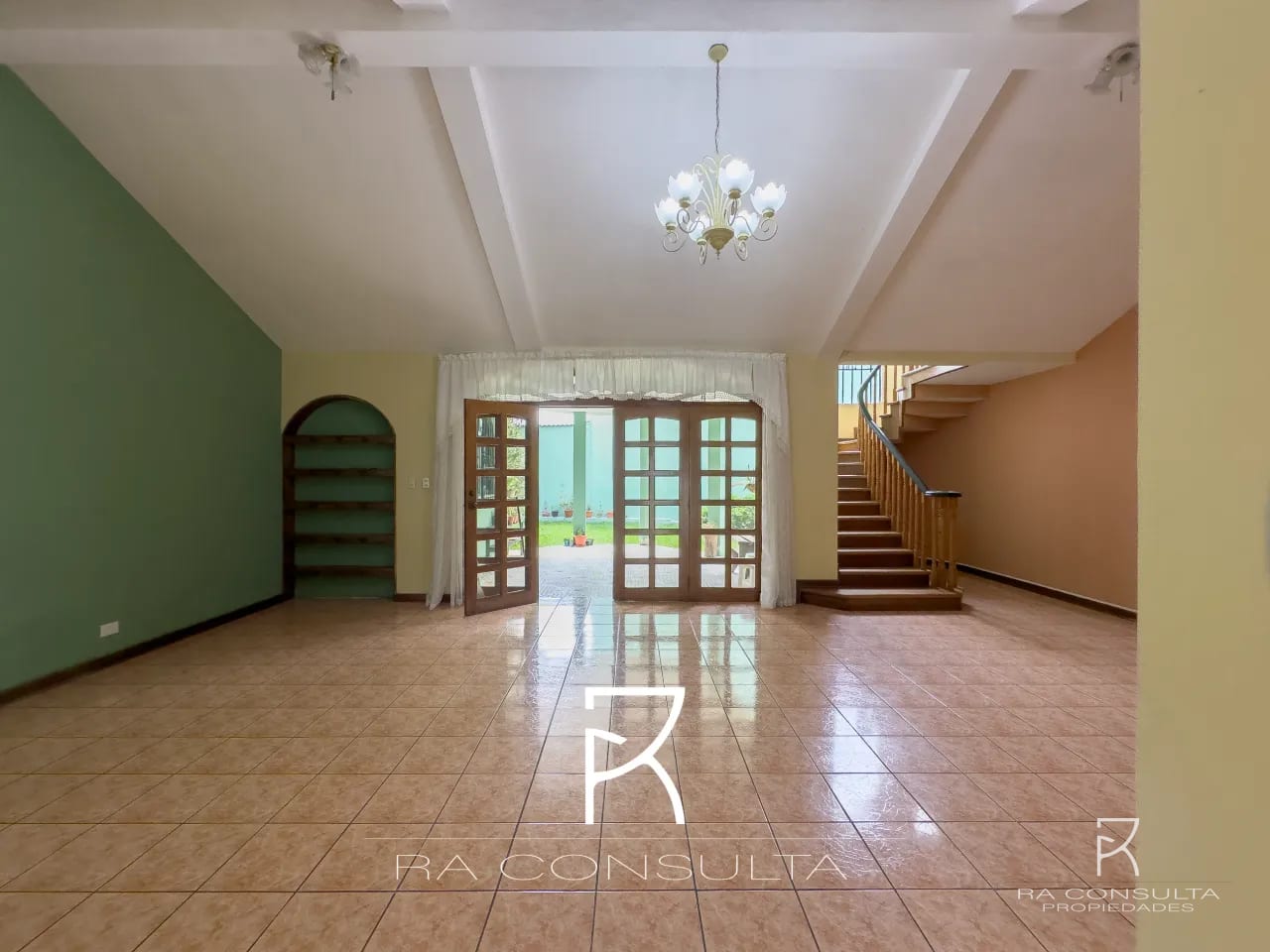 Casa Grande en San Cristóbal con 2 Apartamentos — Casa en Venta en all, Guatemala, Ciudad — foto 10 de 10