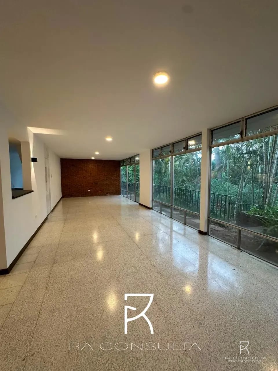 VENDO Hermosa Casa Totalmente Renovada en Colonia Lo De Bran, Zona 3 — Casa en Venta en Zona 3, Guatemala, Ciudad — foto 1 de 6