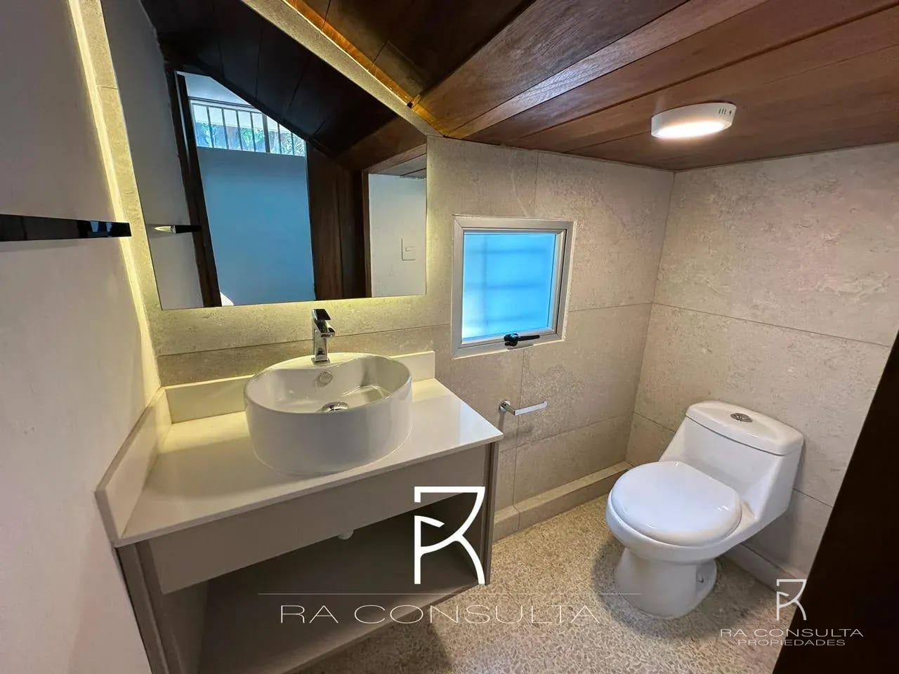 VENDO Hermosa Casa Totalmente Renovada en Colonia Lo De Bran, Zona 3 — Casa en Venta en Zona 3, Guatemala, Ciudad — foto 6 de 6