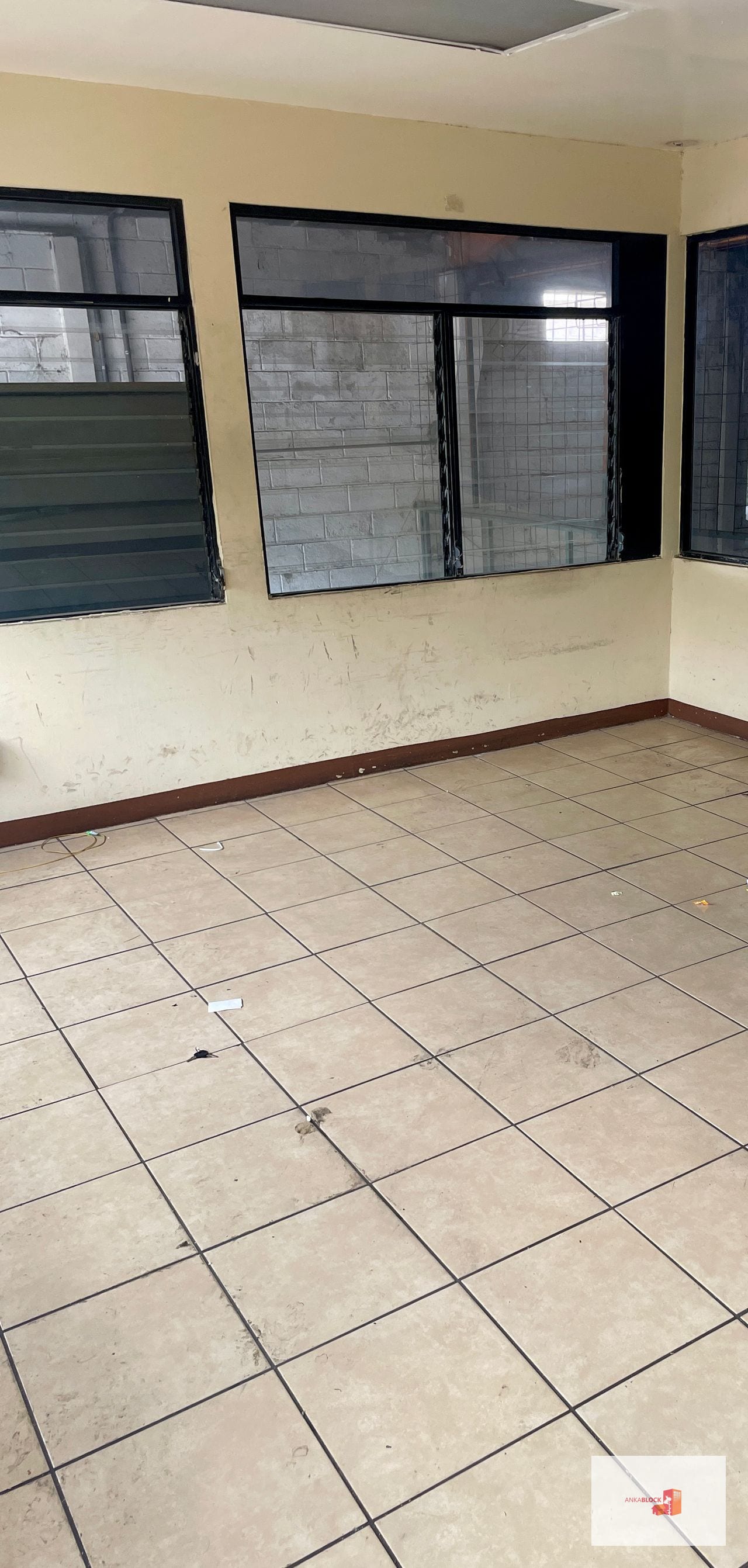 Bodega amplia de esquina en El Naranjo — Bodega / Ofibodega en Alquiler en Zona 4 Mixco, Guatemala, Ciudad — foto 6 de 10