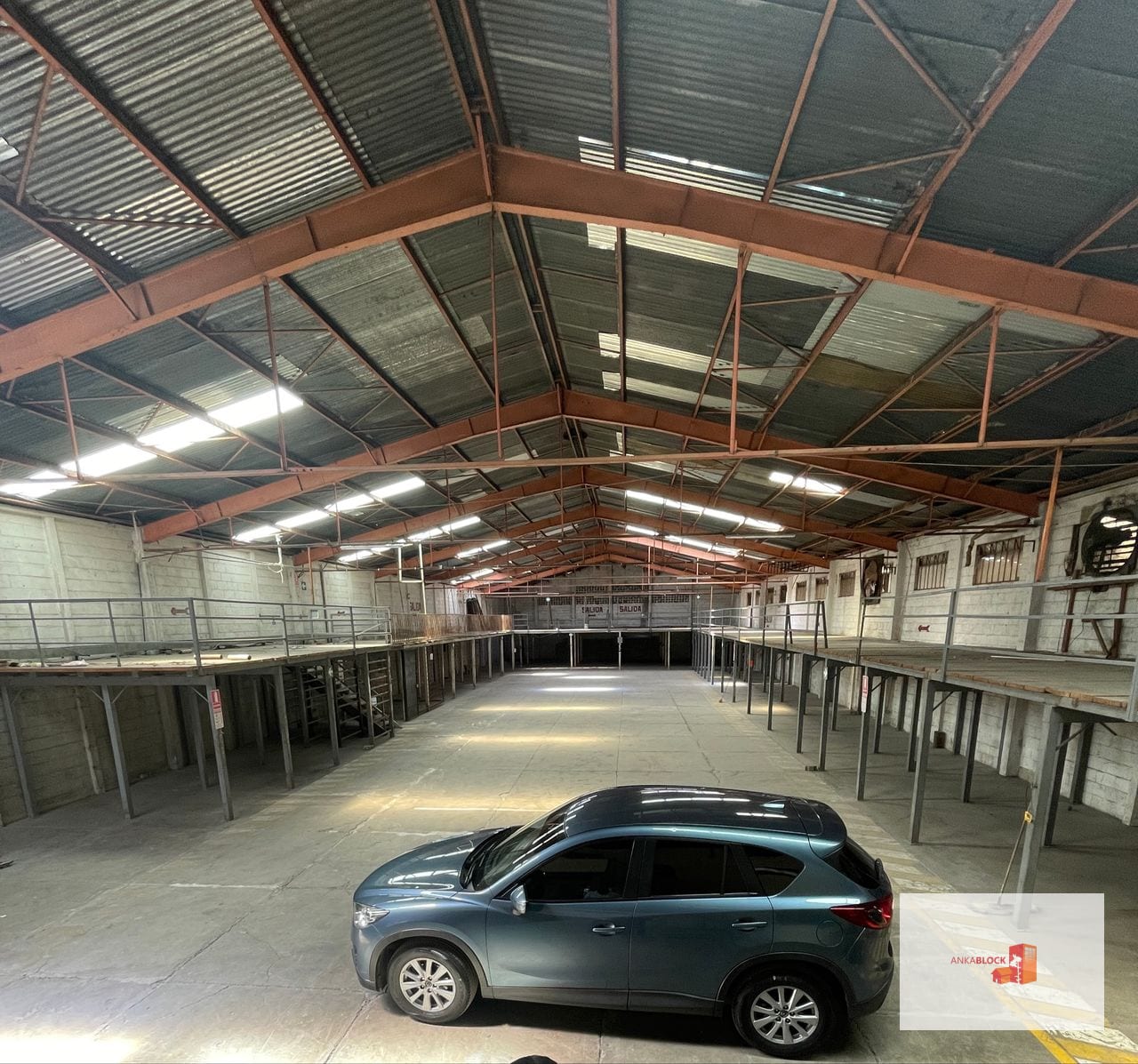 Bodega amplia de esquina en El Naranjo — Bodega / Ofibodega en Alquiler en Zona 4 Mixco, Guatemala, Ciudad — foto 1 de 10