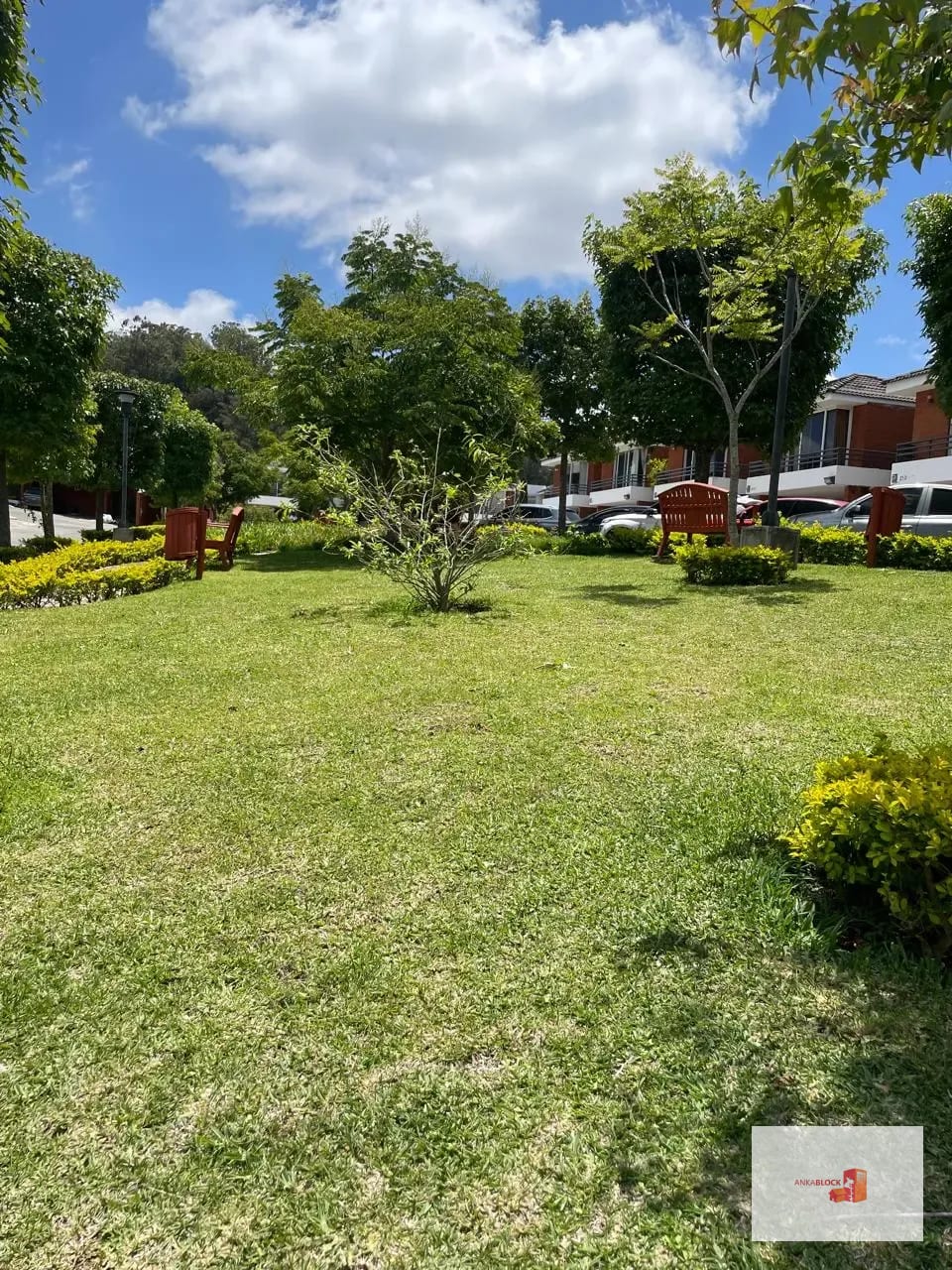 Casa de esquina con jardín - 4 Dormitorios - zona 16 — Casa en Venta en Ensenada de San Isidro, Zona 16, Guatemala, Ciudad — foto 2 de 14