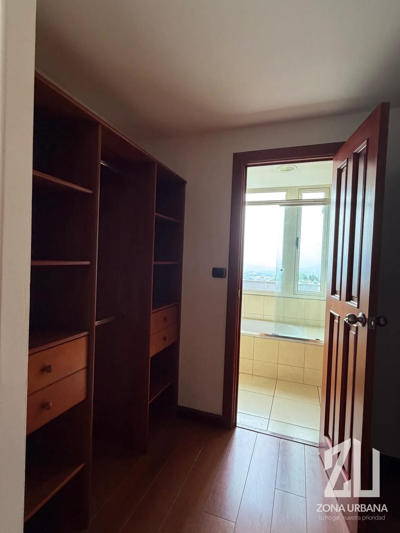 Amplio apartamento de 2 dormitorios con cocina equipada en Zona 14 — Apartamento en Alquiler en Marqués del Valle, Zona 14, Guatemala, Ciudad — foto 3 de 12
