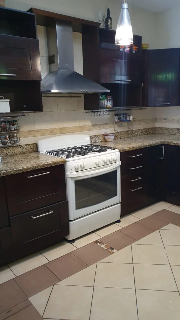 CASA EN VENTA EN ZONA 16 JARDINES DE SAN ISIDRO — Casa en Venta en Jardines de San Isidro, Zona 16, Guatemala, Ciudad — foto 9 de 17