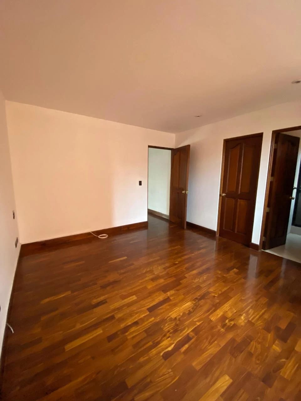 Apartamento Amplio en Venta en Zona 10 Edificio San Ignacio 2 — Apartamento en Venta en San Ignacio, Zona 10, Guatemala, Ciudad — foto 8 de 13