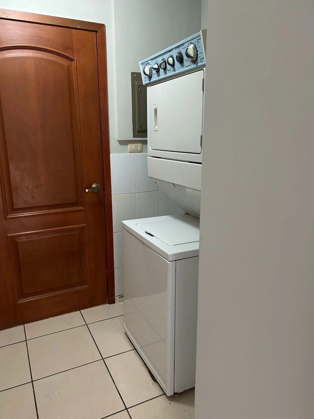 Apartamento en Venta en Jardines del Acueducto Zona 10 — Apartamento en Venta en Jardines del Acueducto, Zona 10, Guatemala, Ciudad — foto 3 de 17