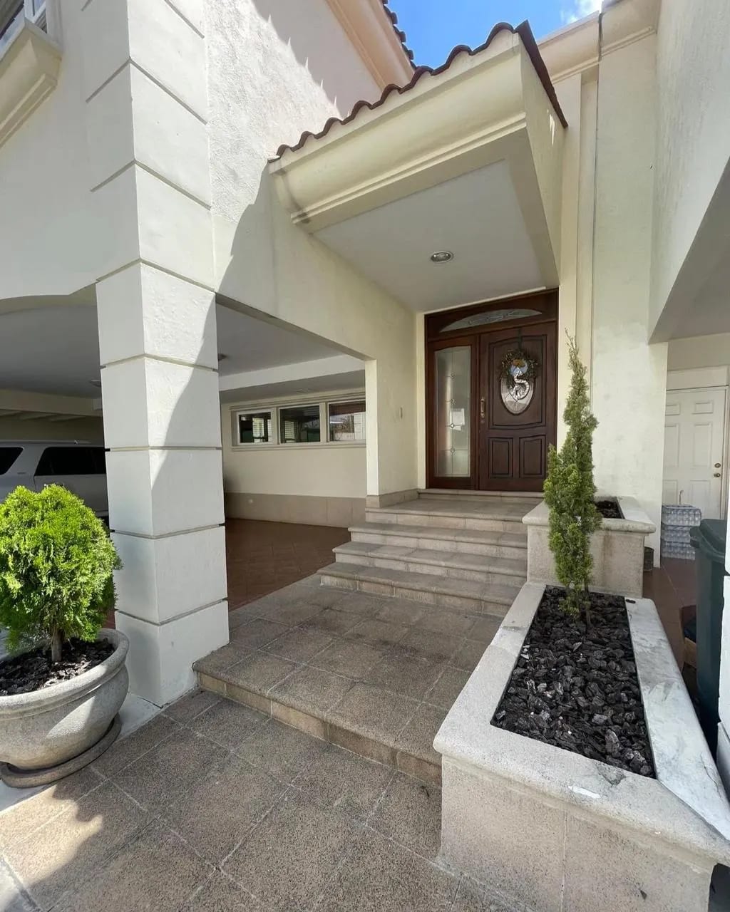 Casa en Alquiler en Zona 10 en Condominio — Casa en Alquiler en Zona 10, Guatemala, Ciudad — foto 1 de 13