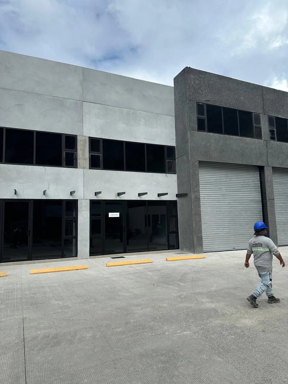 Alquilo Ofibodega 484M² en Bougamvilias al Final de Calzada la Paz — Bodega / Ofibodega en Alquiler en Zona 18, Guatemala, Ciudad — foto 1 de 7