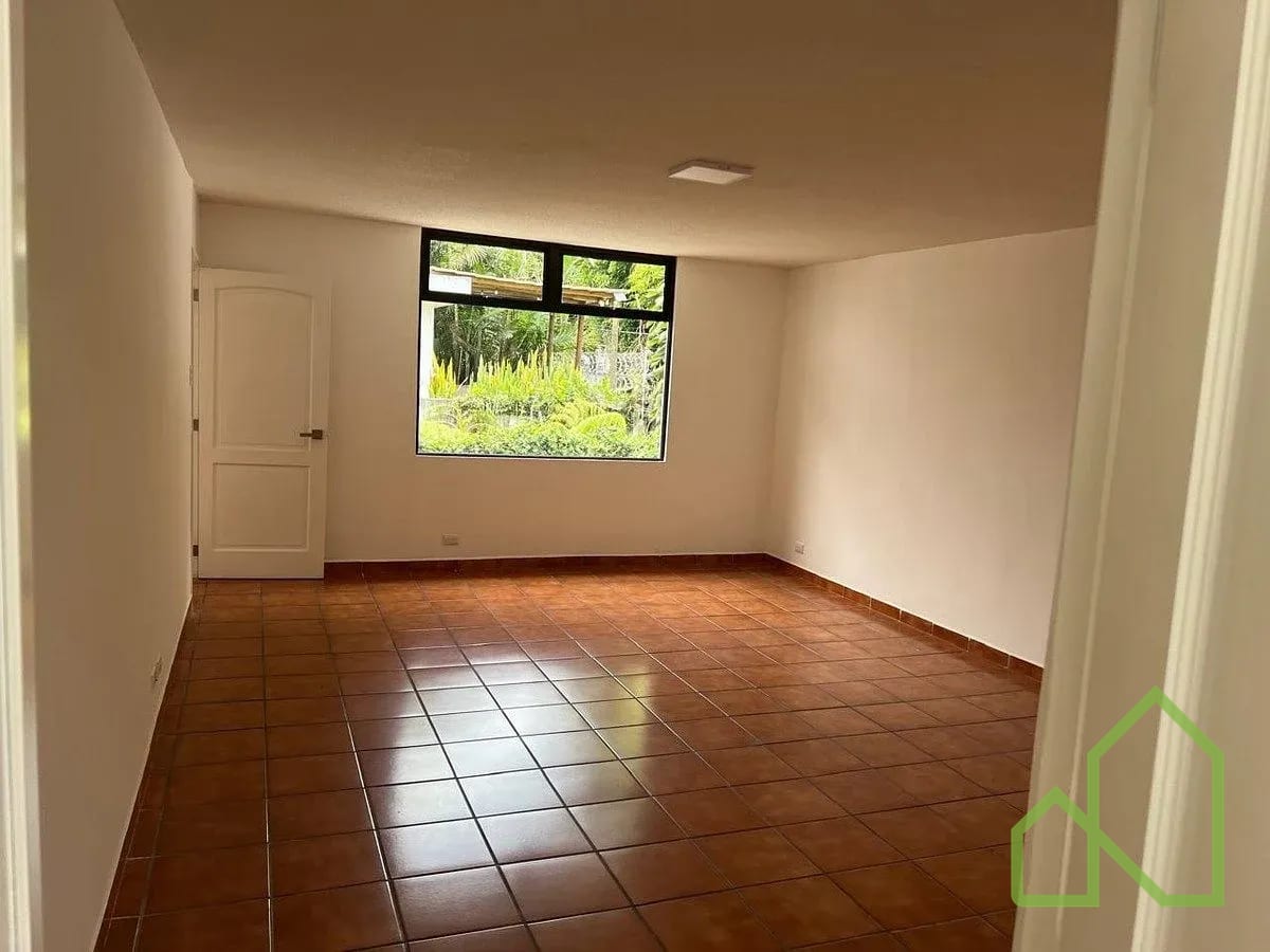 Casa en alquiler Vivienda / Oficina en área La Villa zona 14 — Casa en Alquiler en La Villa, Zona 14, Guatemala, Ciudad — foto 4 de 13