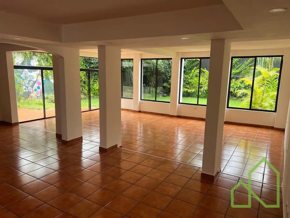 Casa en alquiler Vivienda / Oficina en área La Villa zona 14 — Casa en Alquiler en La Villa, Zona 14, Guatemala, Ciudad — foto 1 de 13
