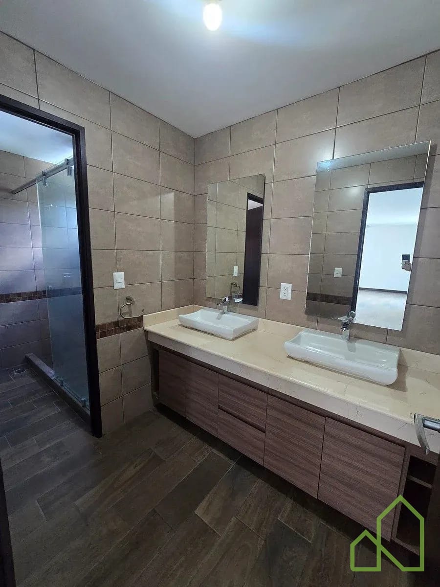 Amplio Apartamento en Renta o Venta en zona 10 — Apartamento en Venta en Verona, Zona 10, Guatemala, Ciudad — foto 7 de 9