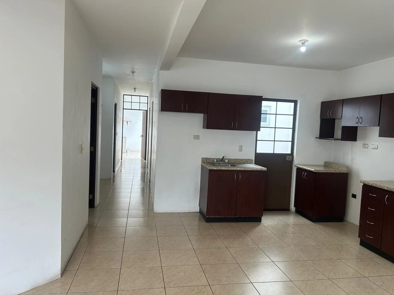 APARTAMENTO EN ALQUILER PRIMER NIVEL HACIENDA REAL — Apartamento en Venta en Hacienda Real, Zona 16, Guatemala, Ciudad — foto 6 de 9