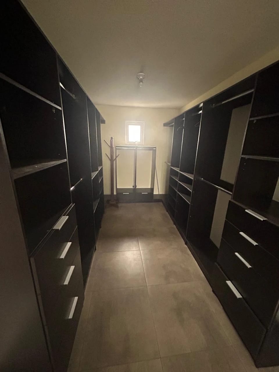 Preciosa Casa en Venta de o Renta en Cañadas del Encinal 2 Lotes Juntos — Casa en Venta en Zona 7 Mixco, Guatemala, Ciudad — foto 13 de 17