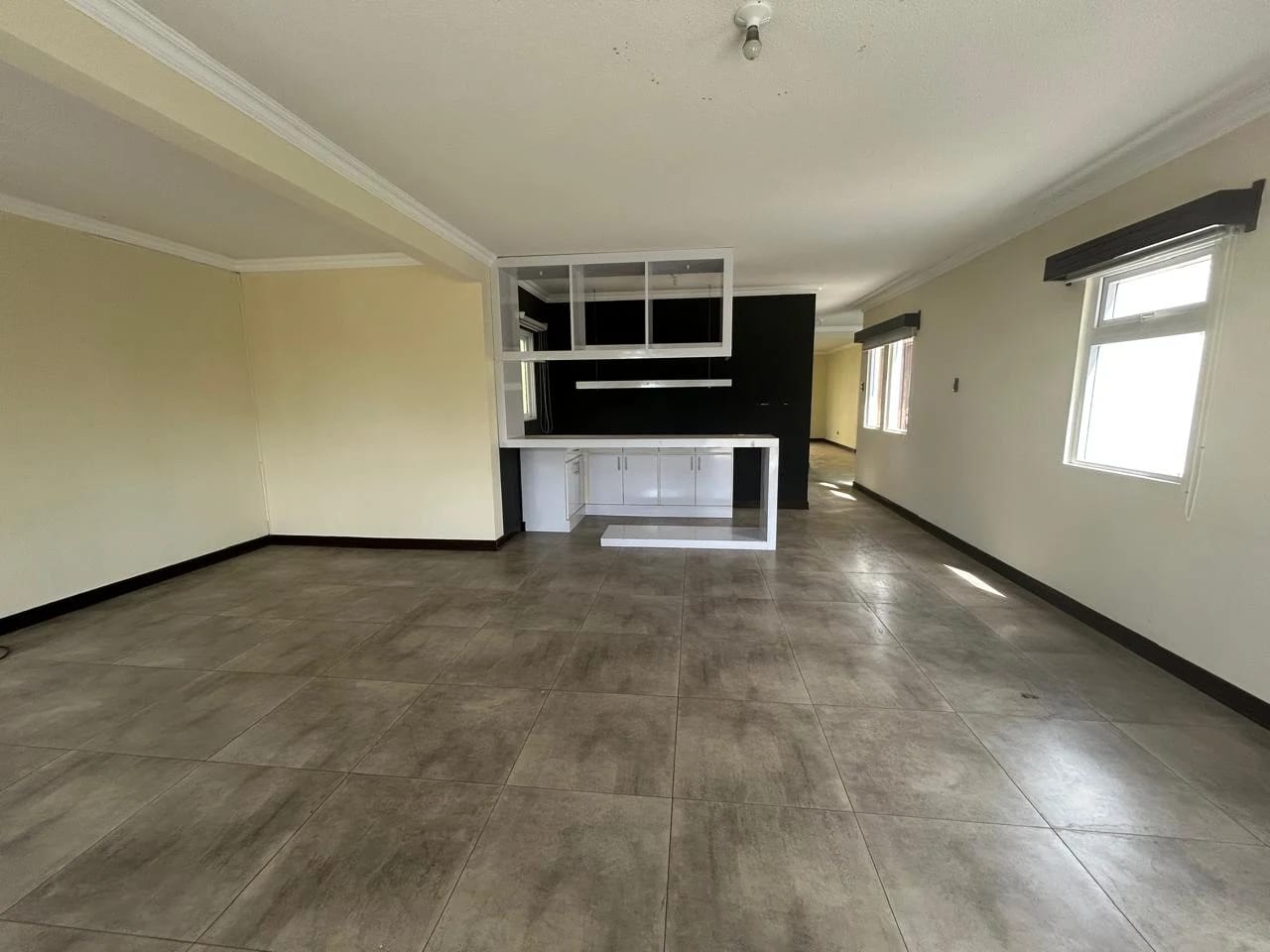 Preciosa Casa en Venta de o Renta en Cañadas del Encinal 2 Lotes Juntos — Casa en Venta en Zona 7 Mixco, Guatemala, Ciudad — foto 5 de 17