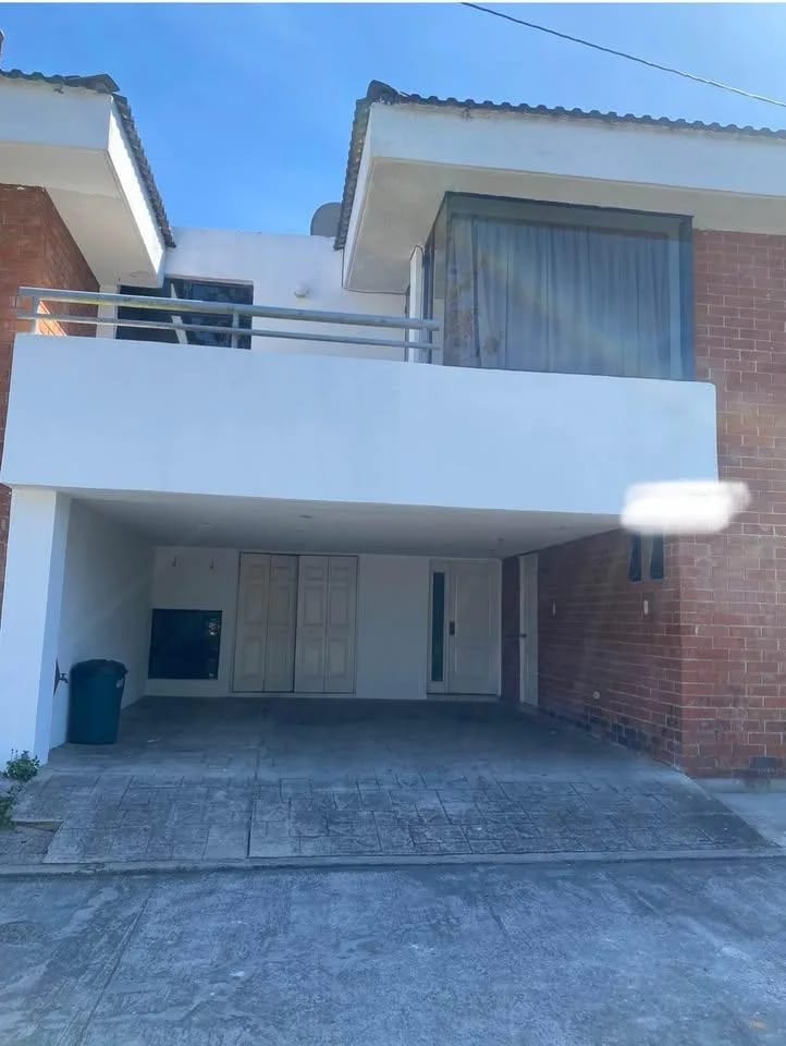 Casa en Venta KM 15.8 Frente a Pradera Concepcion — Casa en Venta en km 11-15, Carretera a El Salvador, Guatemala, Ciudad — foto 1 de 10
