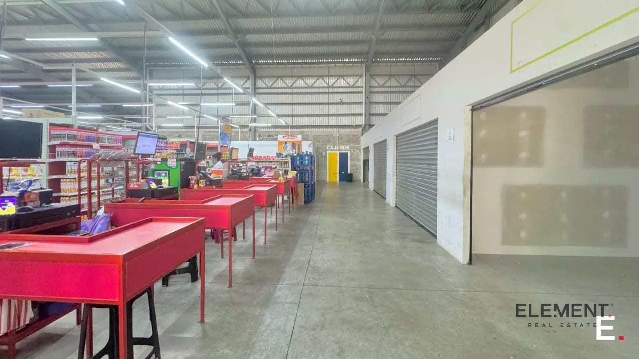 Locales en renta - Plaza Comercial Paseo Las Terrazas, San Cristóbal — Local en Alquiler en Zona 8 Mixco, Guatemala, Ciudad — foto 7 de 9
