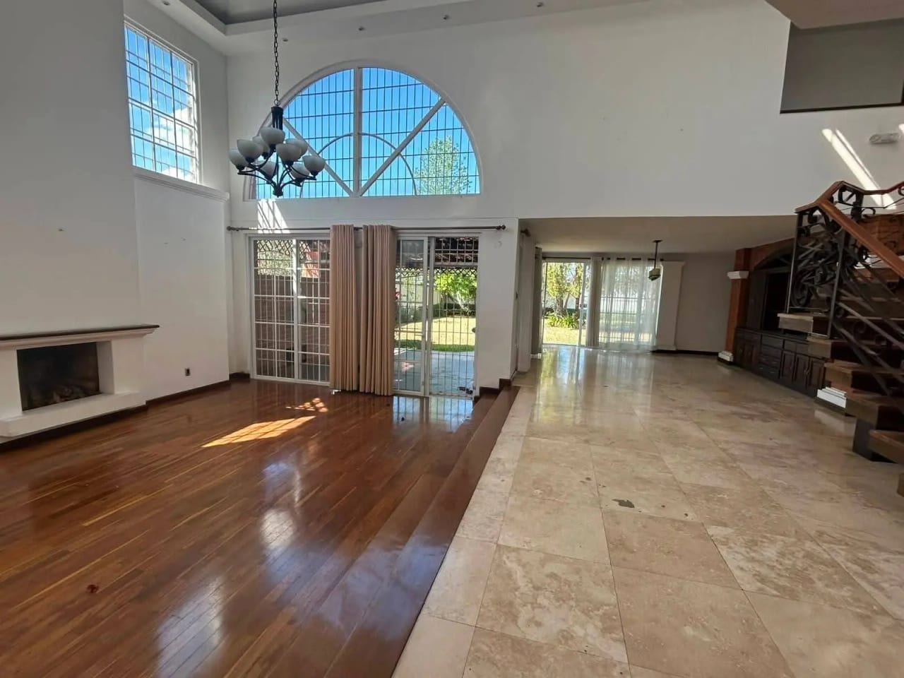 Amplia e iluminada casa en venta y renta, La Montaña zona 16 — Casa en Venta en La Montaña, Zona 16, Guatemala, Ciudad — foto 2 de 9