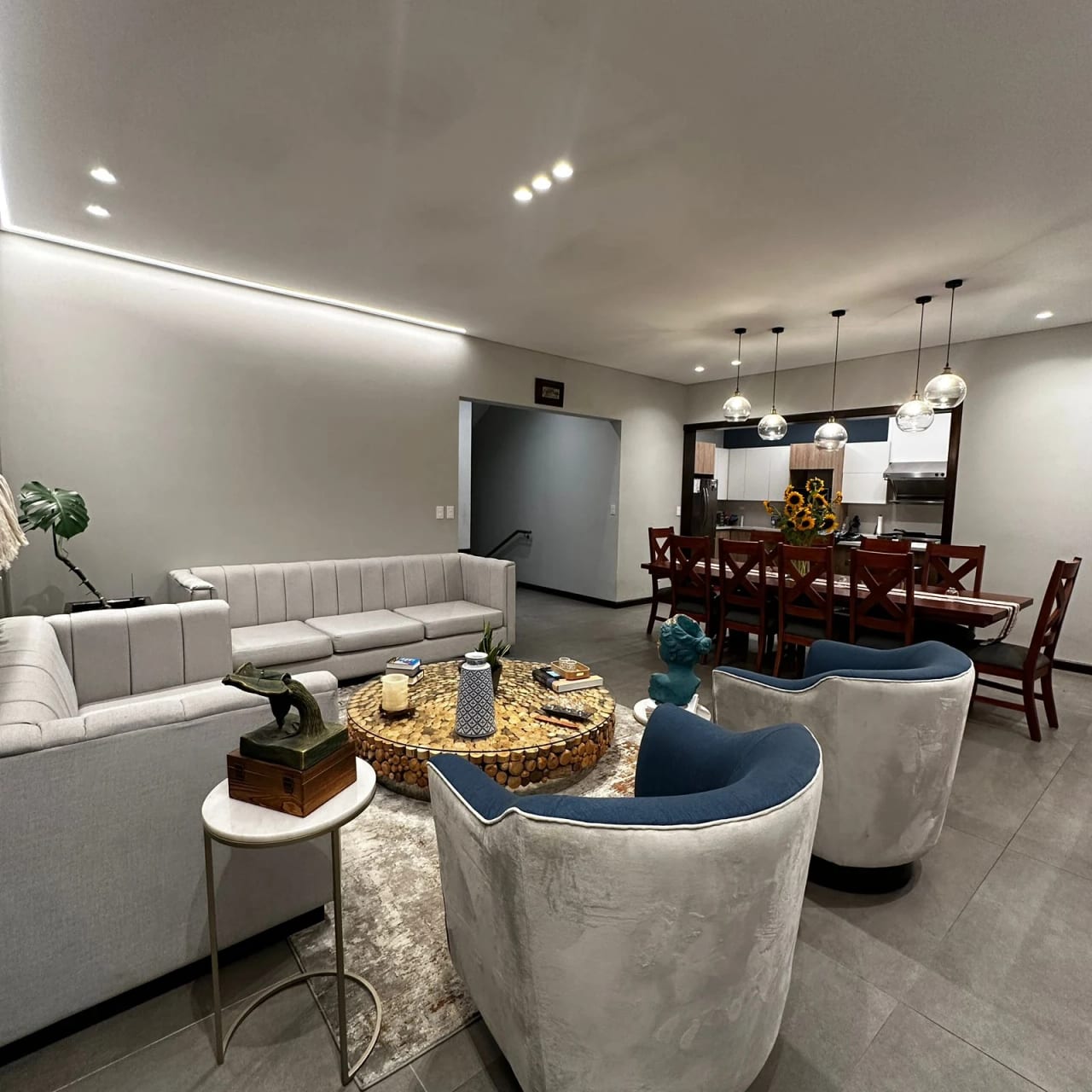Espectacular casa en venta, Santa Rosalía, fácil acceso por CES y zona 16 — Casa en Venta en Santa Rosalia La Laguna, Carretera a El Salvador, Guatemala, Ciudad — foto 1 de 13
