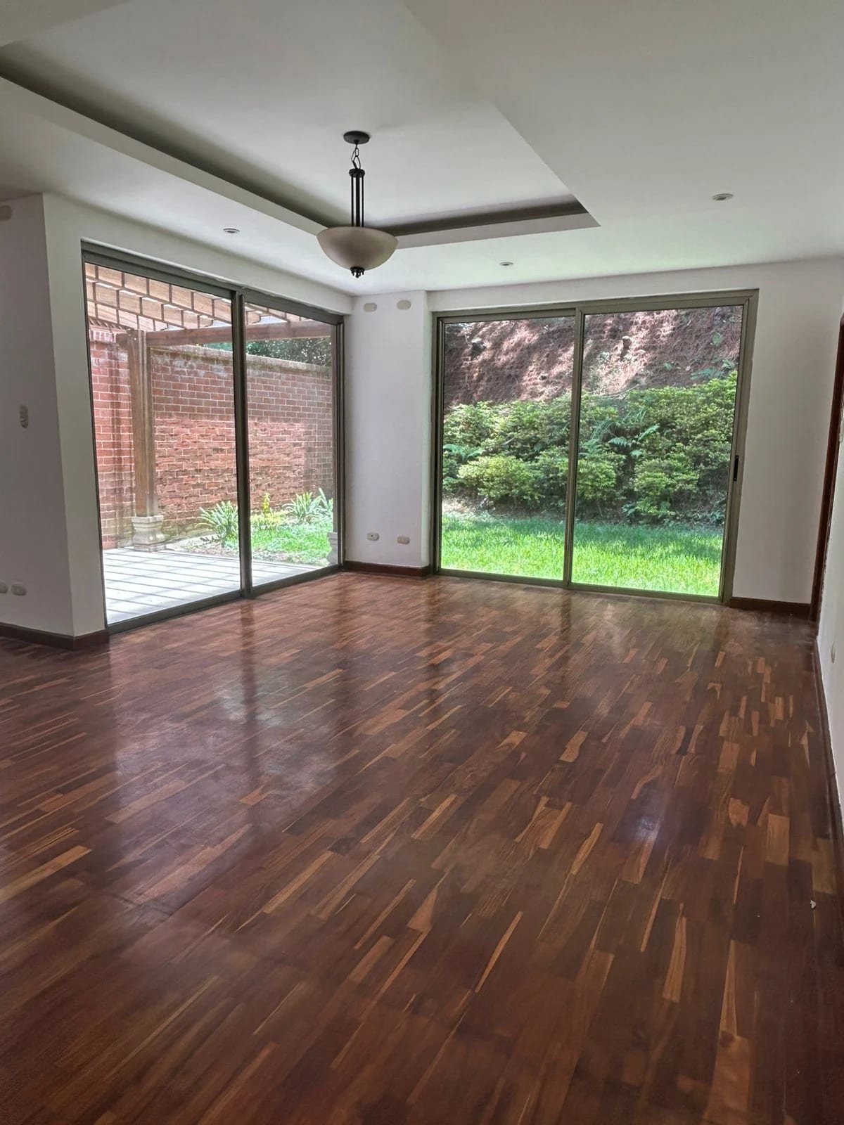 Espectacular casa en venta, Acacias zona 16 — Casa en Venta en Acacias de Cayalá, Zona 16, Guatemala, Ciudad — foto 3 de 11