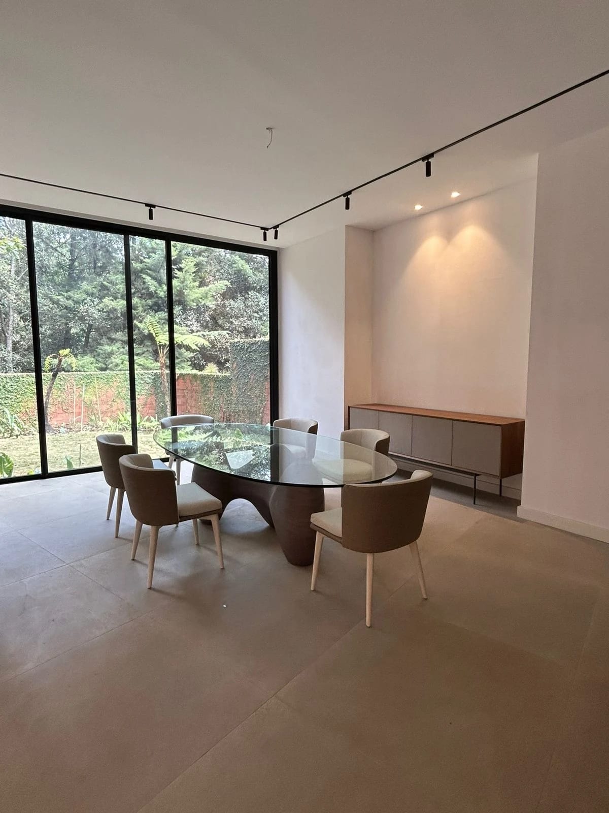 Espectacular casa en venta, Acacias zona 16 — Casa en Venta en Acacias de Cayalá, Zona 16, Guatemala, Ciudad — foto 2 de 11