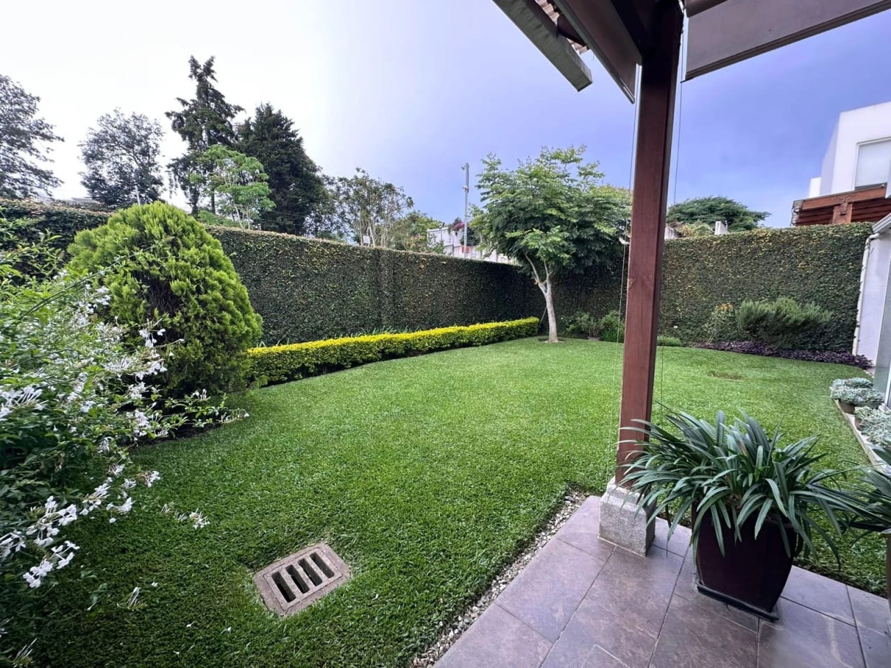 Amplia casa en renta zona 16 en Campos de San Isidro — Casa en Alquiler en Campos de San Isidro II, Zona 16, Guatemala, Ciudad — foto 1 de 6