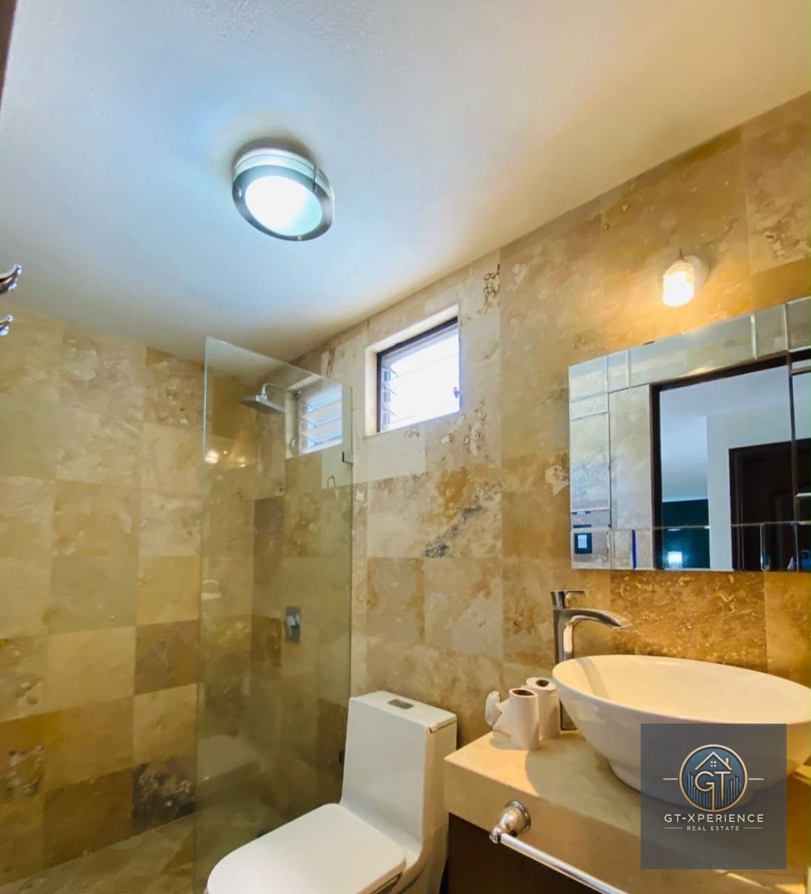Linda y amplia casa en Condominio Windsor zona 8 San Cristobal — Casa en Venta en Zona 8 Mixco, Guatemala, Ciudad — foto 10 de 12