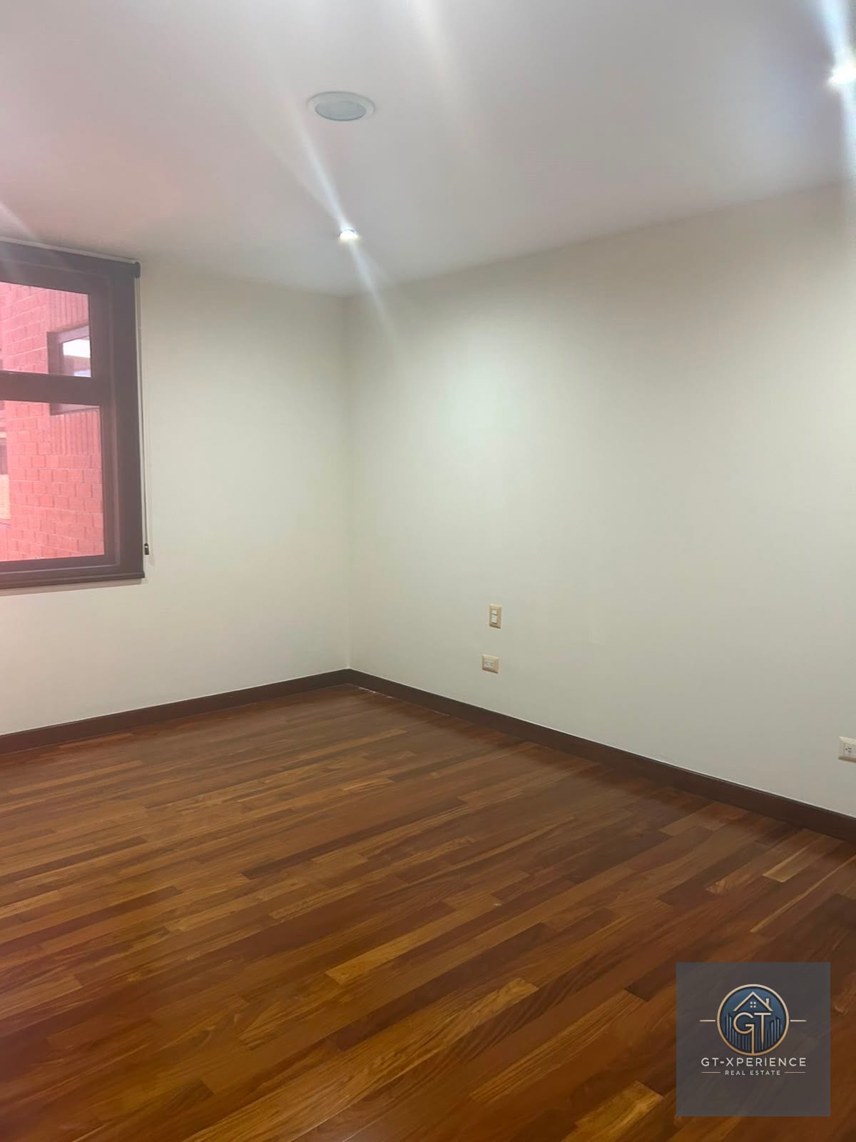 Lindo apartamento en renta en Esificio de Zona 10 — Apartamento en Alquiler en Zona 10, Guatemala, Ciudad — foto 2 de 8