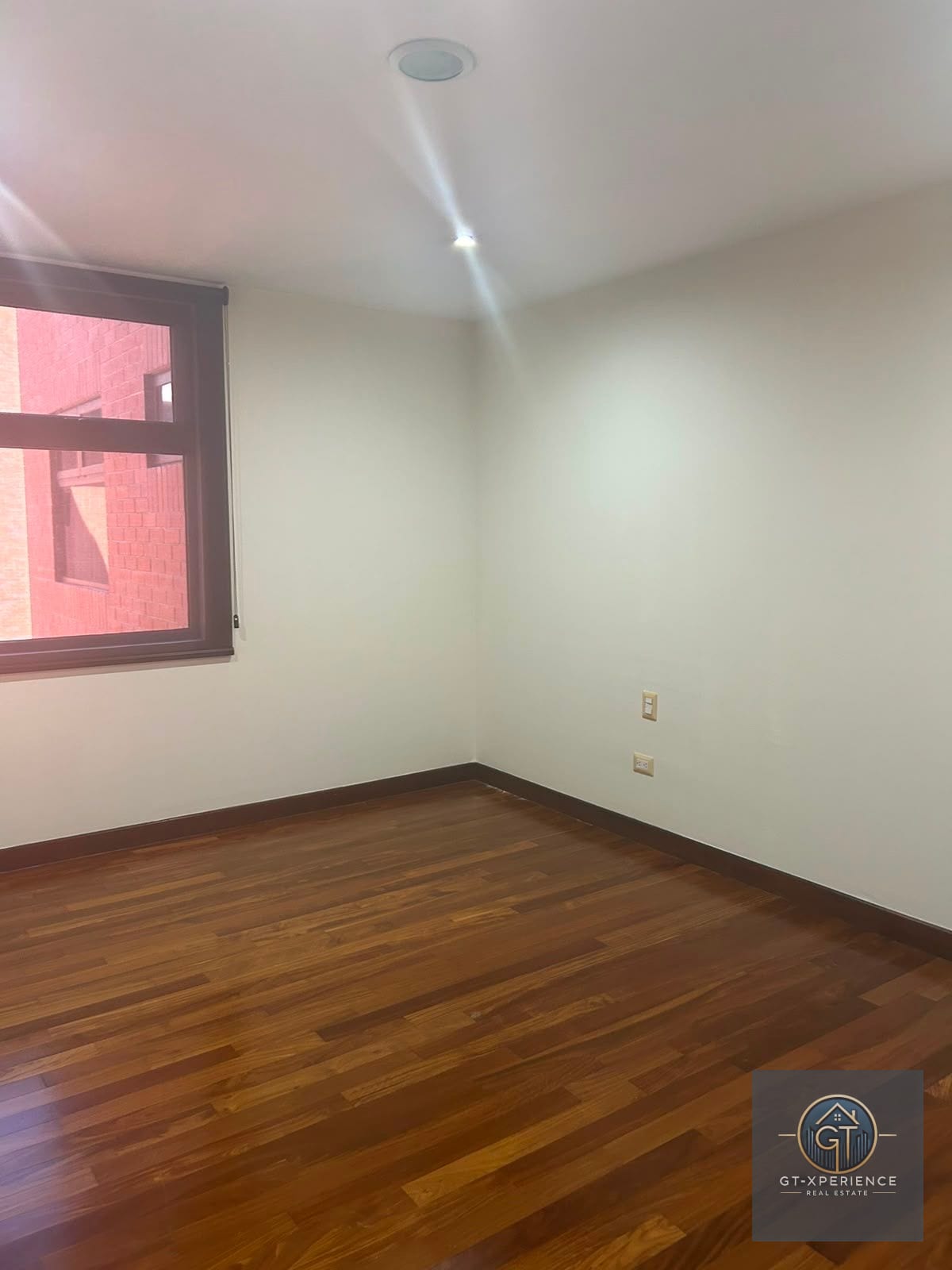 Lindo apartamento en renta en Esificio de Zona 10 — Apartamento en Alquiler en Zona 10, Guatemala, Ciudad — foto 5 de 8