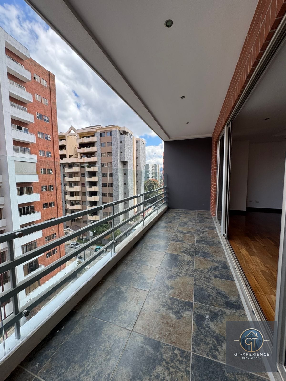 Lindo y amplio apartamento en edificio Aria, zona 10 — Apartamento en Alquiler en Aria, Zona 10, Guatemala, Ciudad — foto 2 de 12