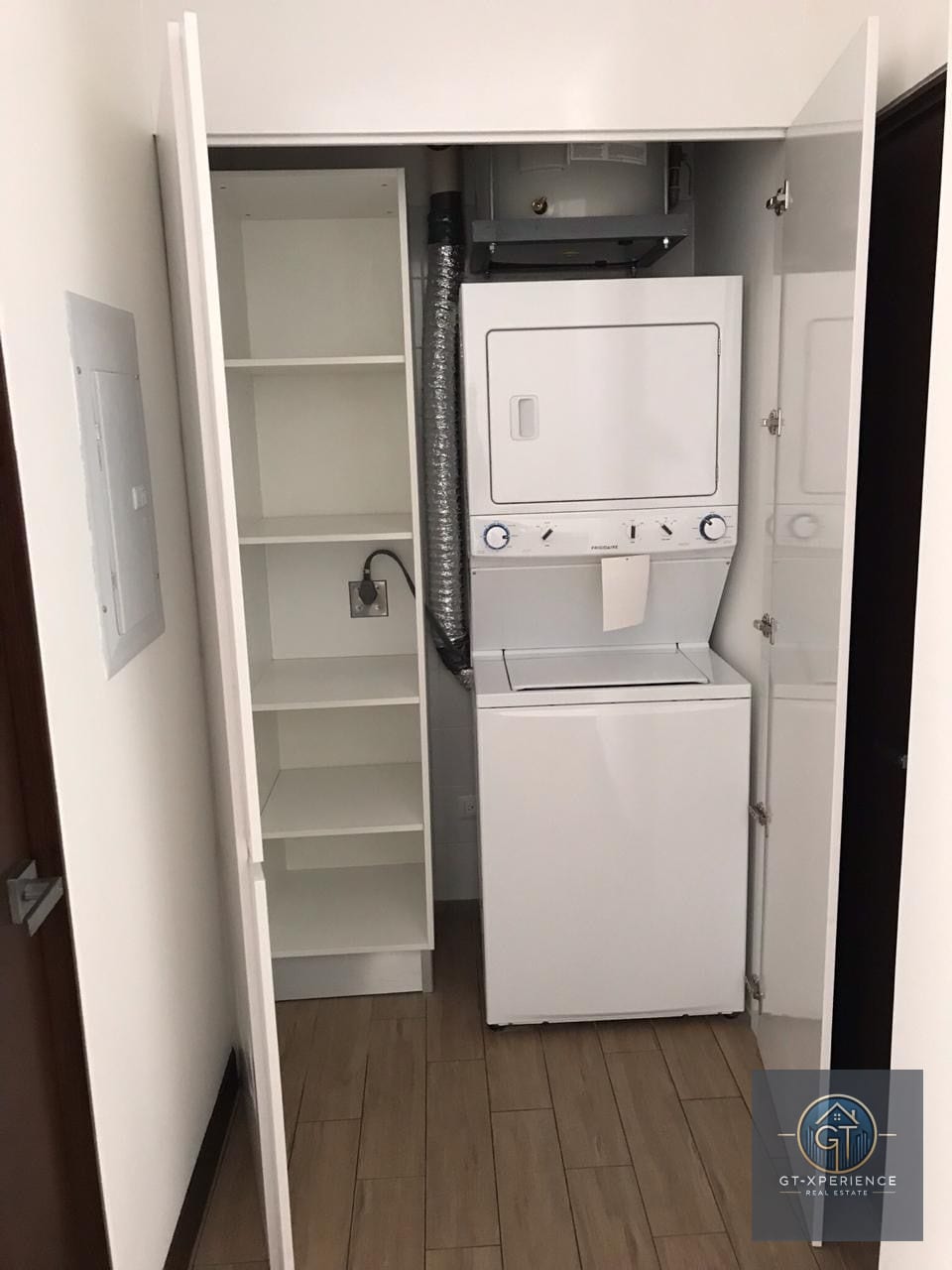 Lindo apartamento en edificio AVENIK, Zona 15 VHII — Apartamento en Venta en Avenik, Zona 15, Guatemala, Ciudad — foto 4 de 5