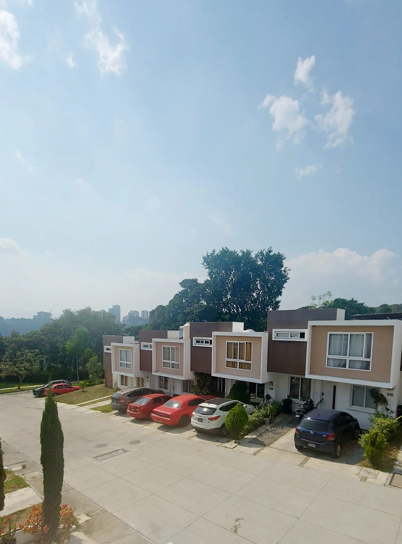 Vendo Casa Cuchilla El Carmen Santa Catarina Pinula Residencias Arboretto — Casa en Venta en Santa Catarina Pinula, Guatemala, Ciudad — foto 1 de 17