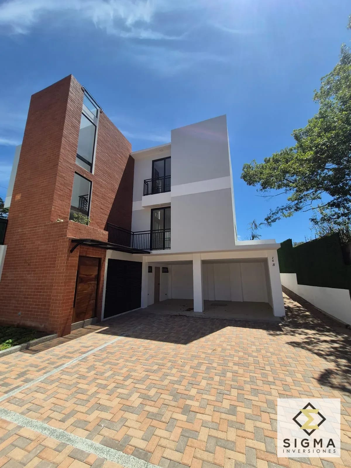 Preciosa casa nueva en VENTA, en CAES dentro de Condominio - Moderna — Casa en Venta en Arrazola I, Carretera a El Salvador, Guatemala, Ciudad — foto 1 de 16