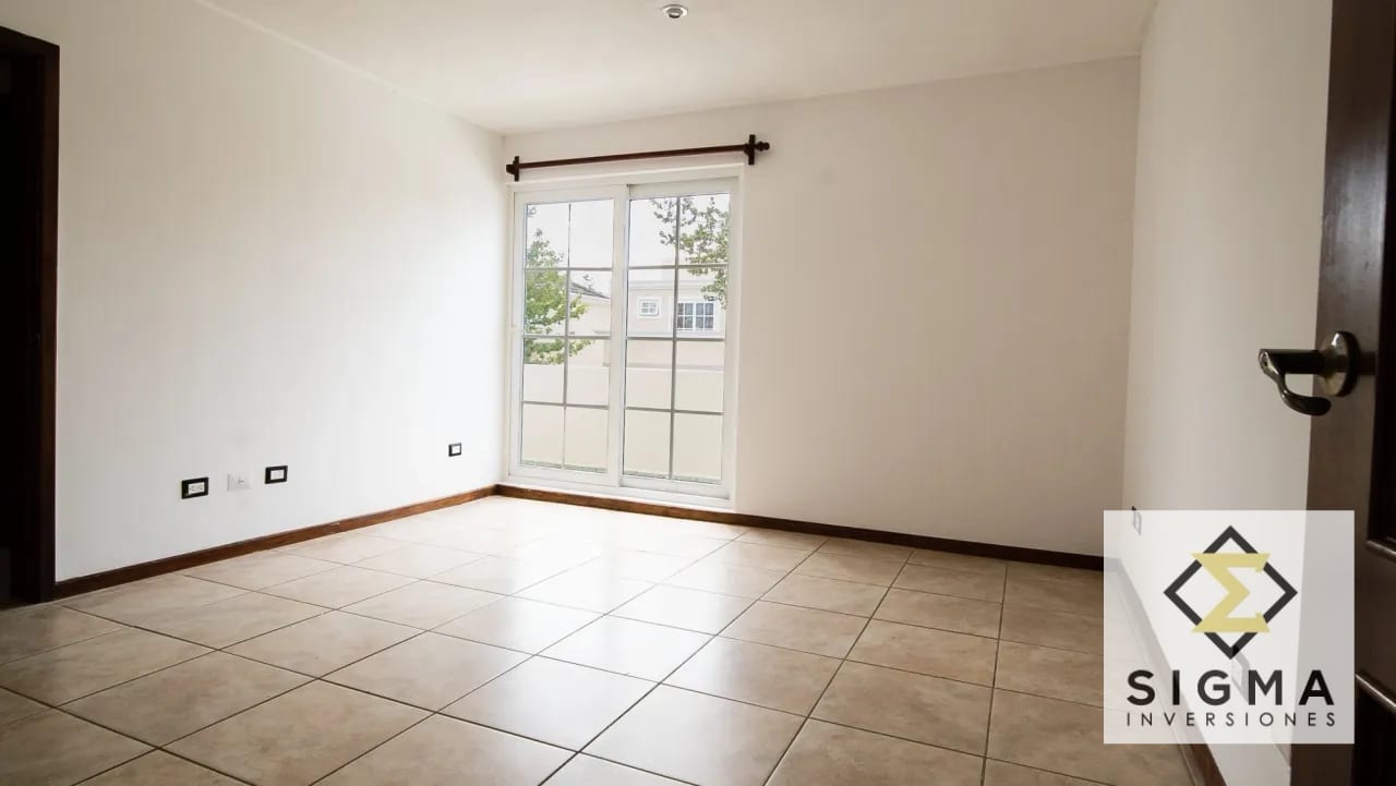 Casa en venta Fraijanes km 21.5, 5 hab, alquilada con ingreso — Casa en Venta en Villas de Entreverdes, Carretera a El Salvador, Guatemala, Ciudad — foto 12 de 17