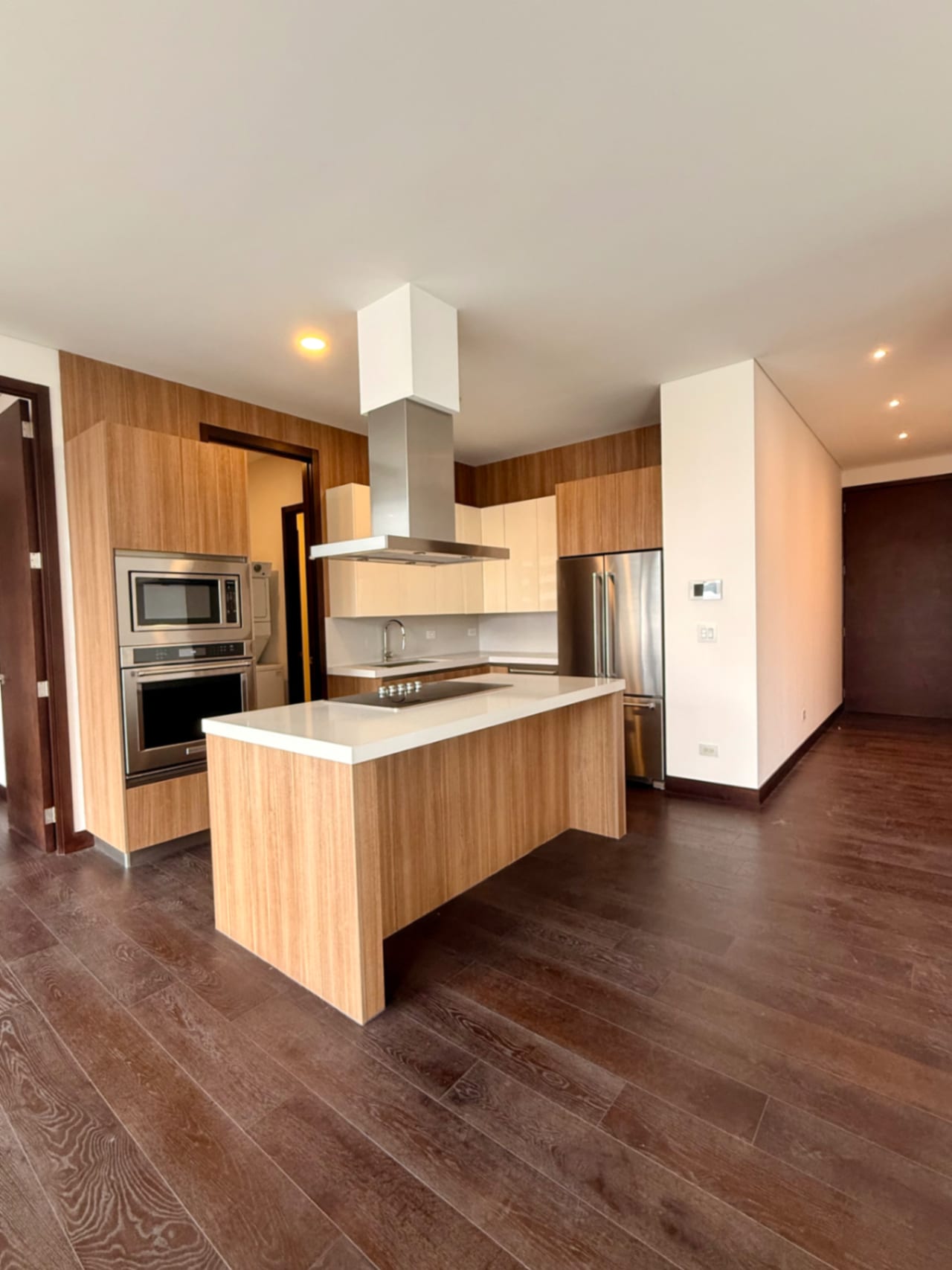 Moderno Apartamento en Renta/venta Zona 14 — Apartamento en Alquiler en Zona 14, Guatemala, Ciudad — foto 1 de 17