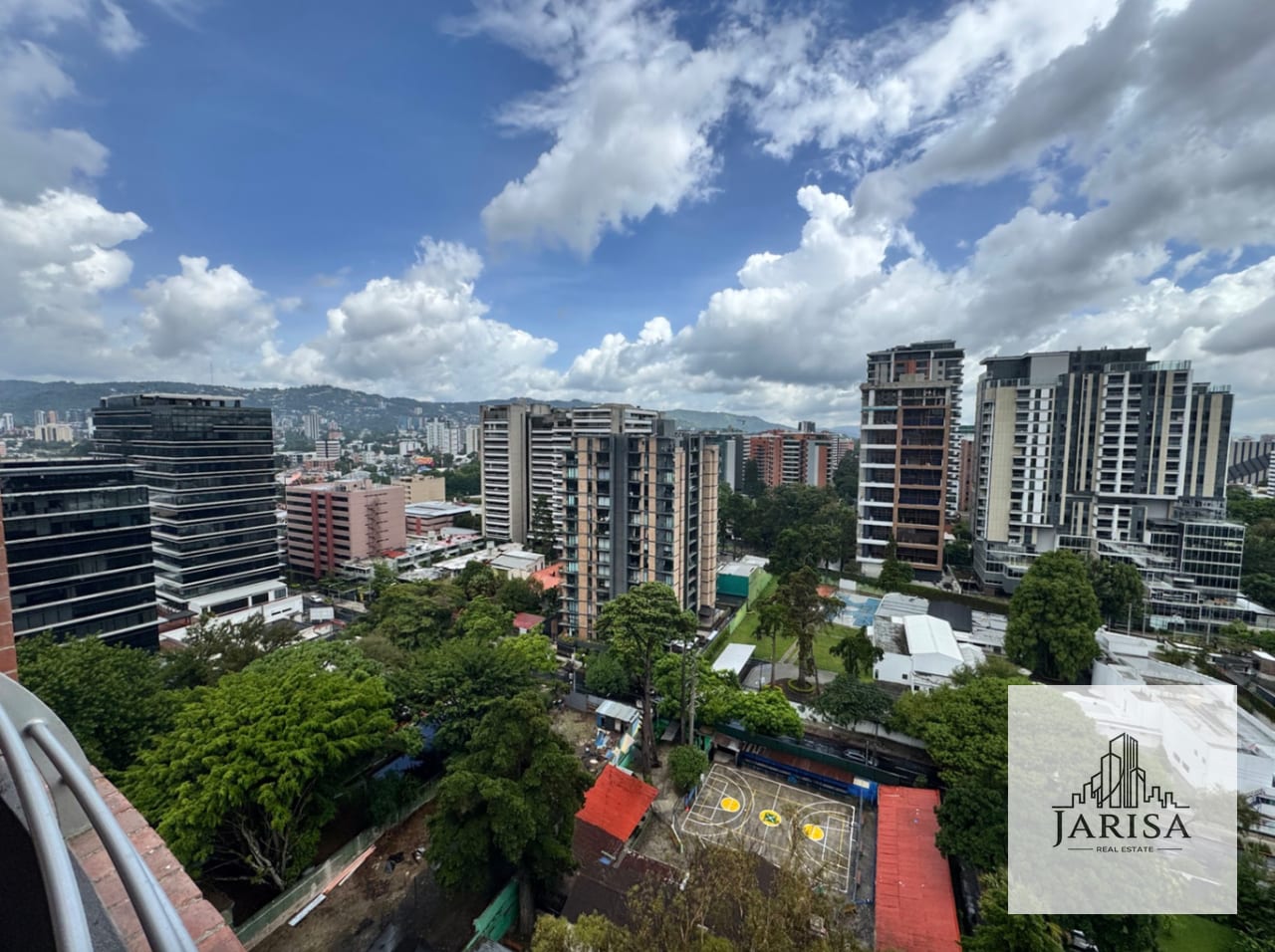 Grande Apto en Alquiler Amueblado Zona 10 — Apartamento en Alquiler en Zona 10, Guatemala, Ciudad — foto 4 de 17