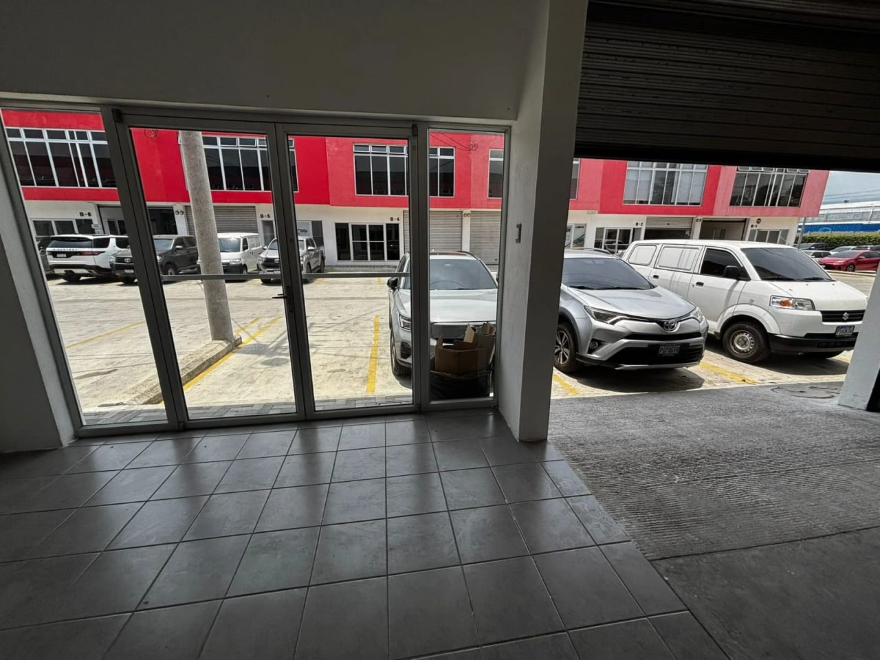 Excelente Ubicacion — Bodega / Ofibodega en Alquiler en San Miguel Petapa, Guatemala, Ciudad — foto 2 de 7