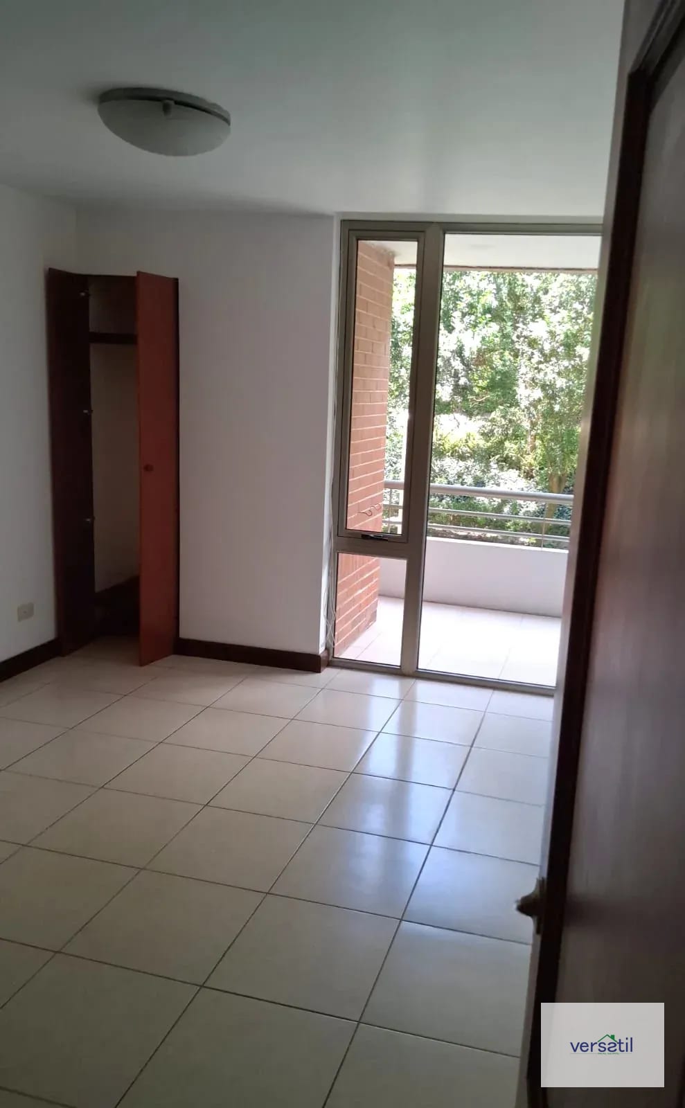 Lindo y amplio Apartamento en alquiler 3 habitaciones — Apartamento en Alquiler en Jardines del Acueducto, Zona 10, Guatemala, Ciudad — foto 5 de 11
