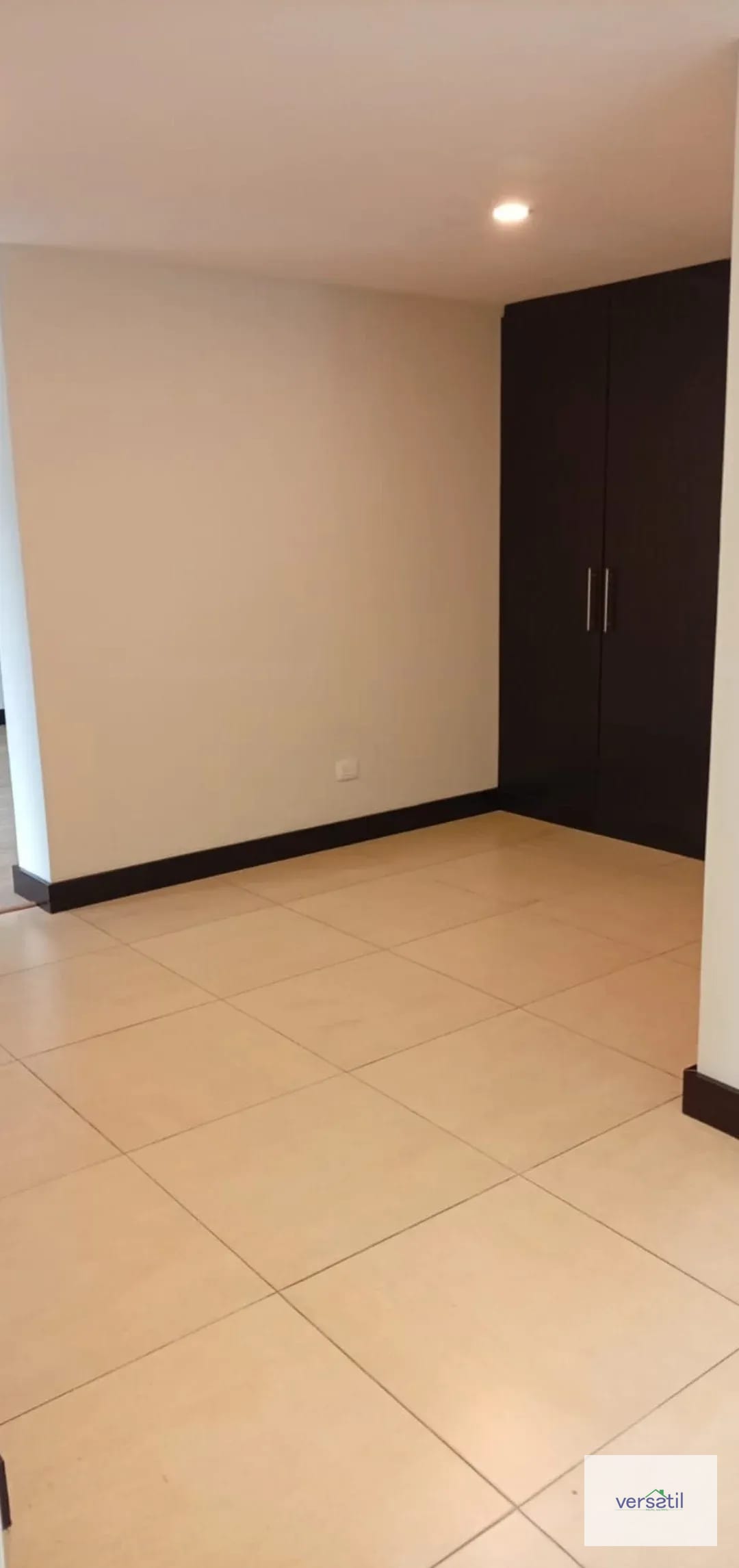 Amplia Oficina de 105 metros² zona 14 — Oficina en Alquiler en Cobella, Zona 14, Guatemala, Ciudad — foto 4 de 8